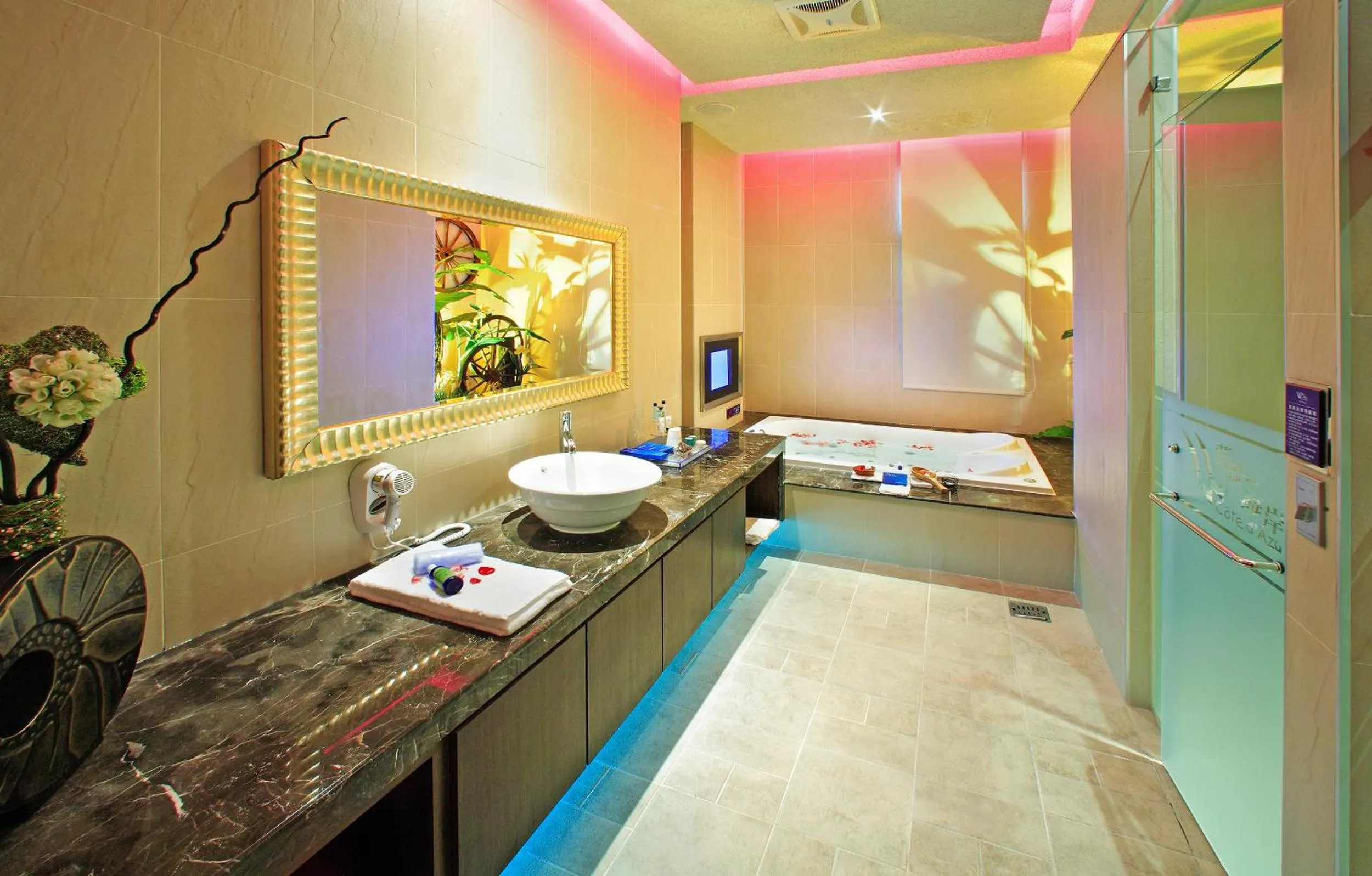 Toilet in Blue Coast Spa Motel