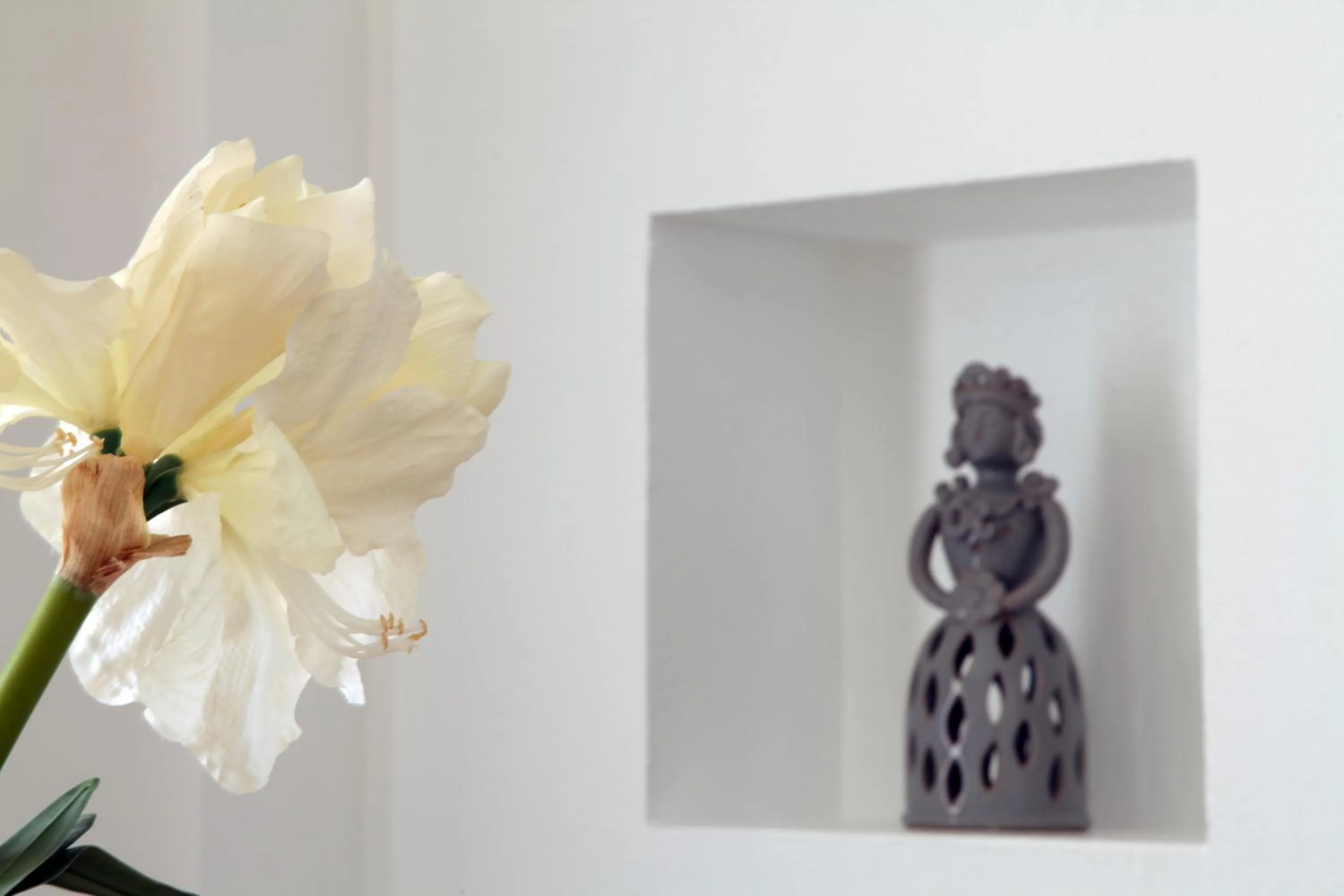 Decorative detail in Borgo de li Santi