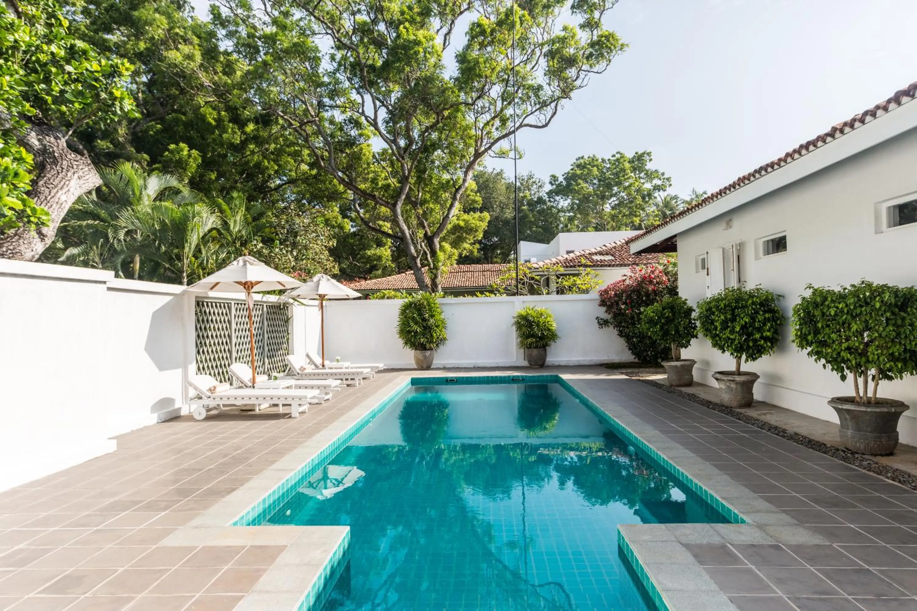 Swimming pool in Taru Villas Mawella - Tangalle