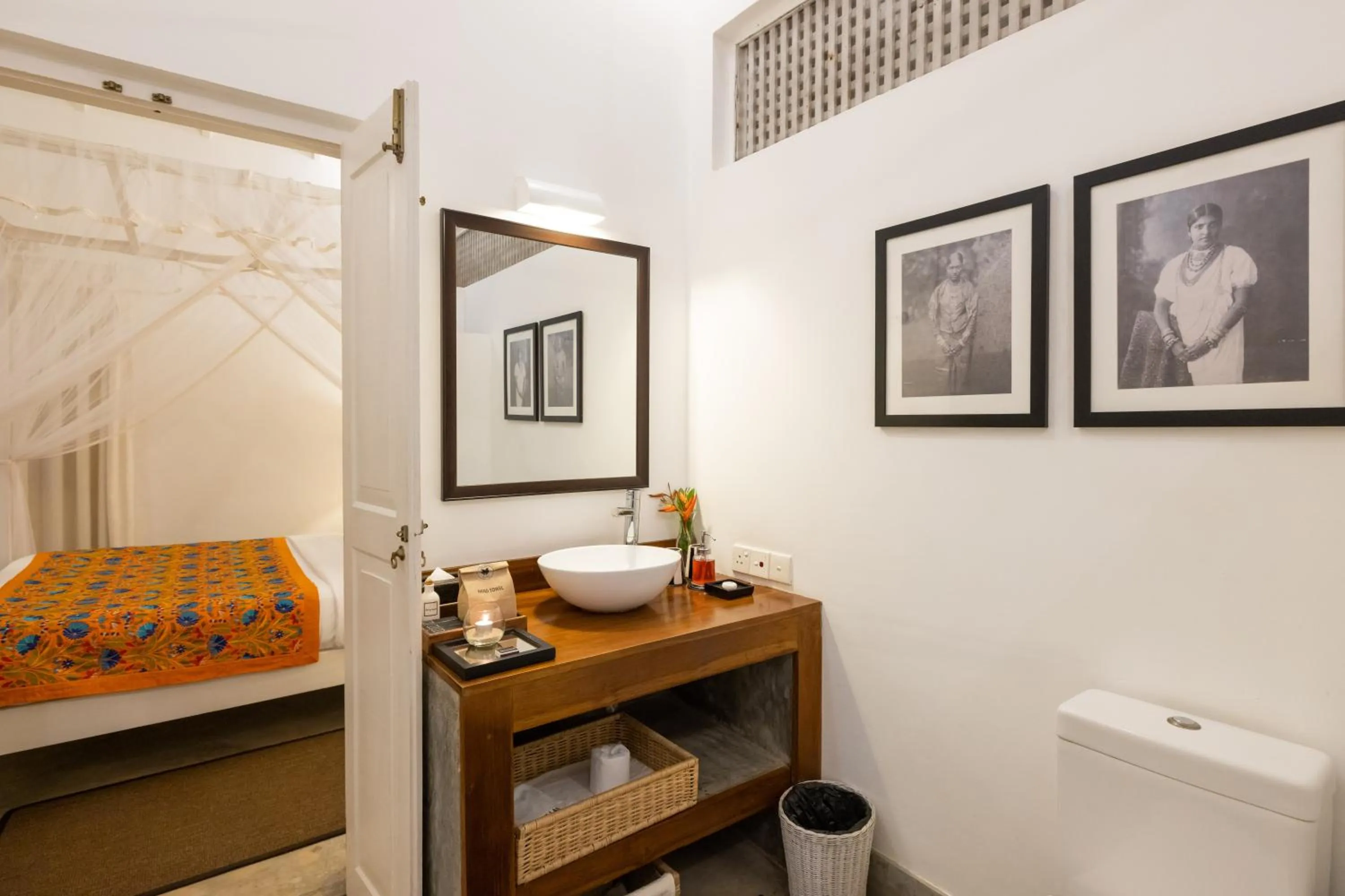 Bathroom, Bed in Taru Villas Mawella - Tangalle