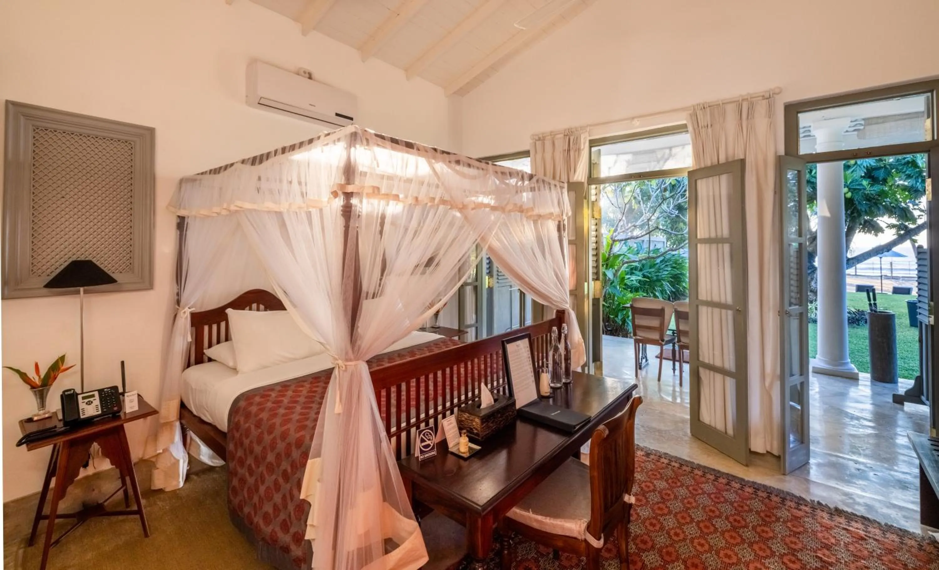 View (from property/room), Bed in Taru Villas Mawella - Tangalle