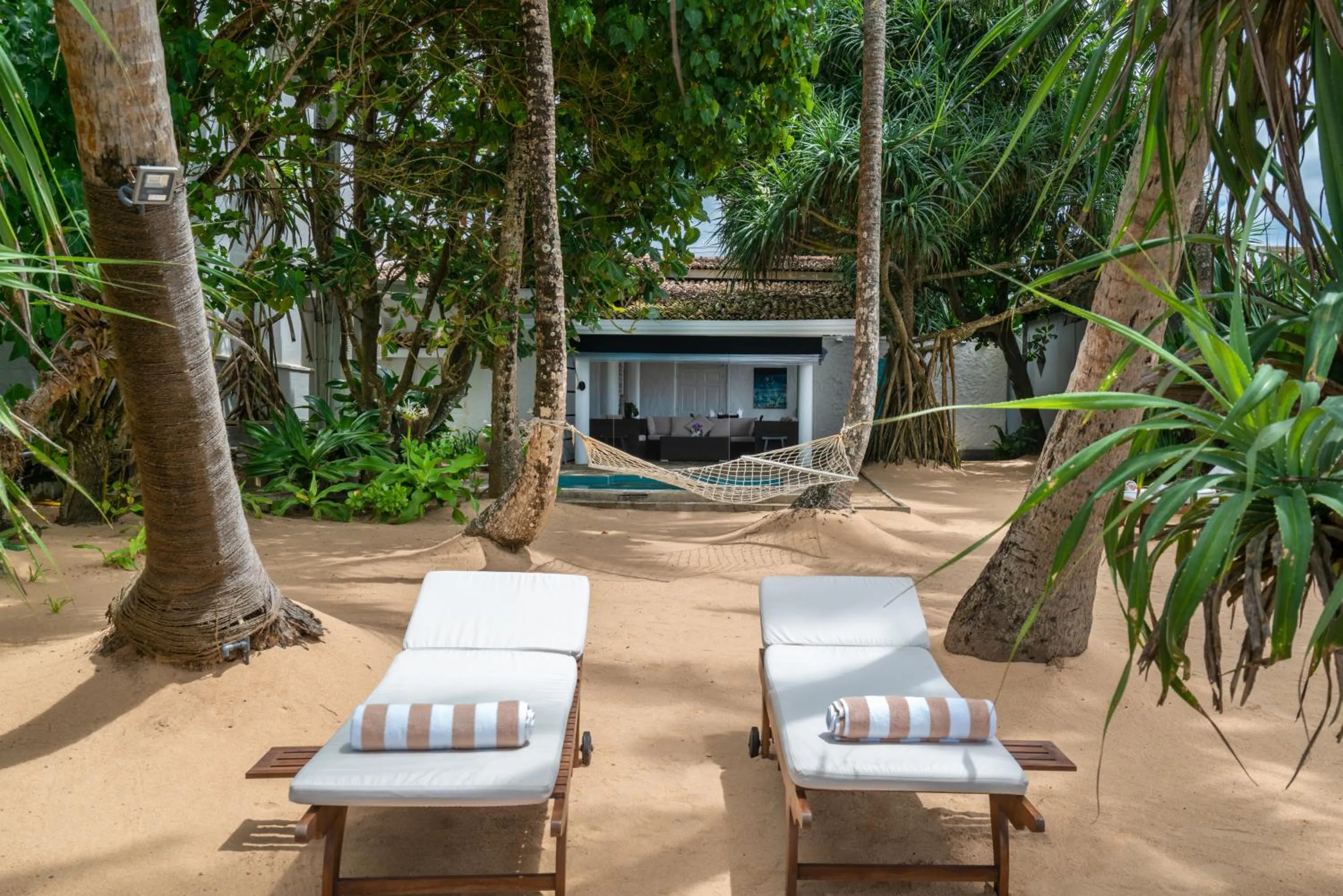 Garden view in Taru Villas 906 - Hikkaduwa