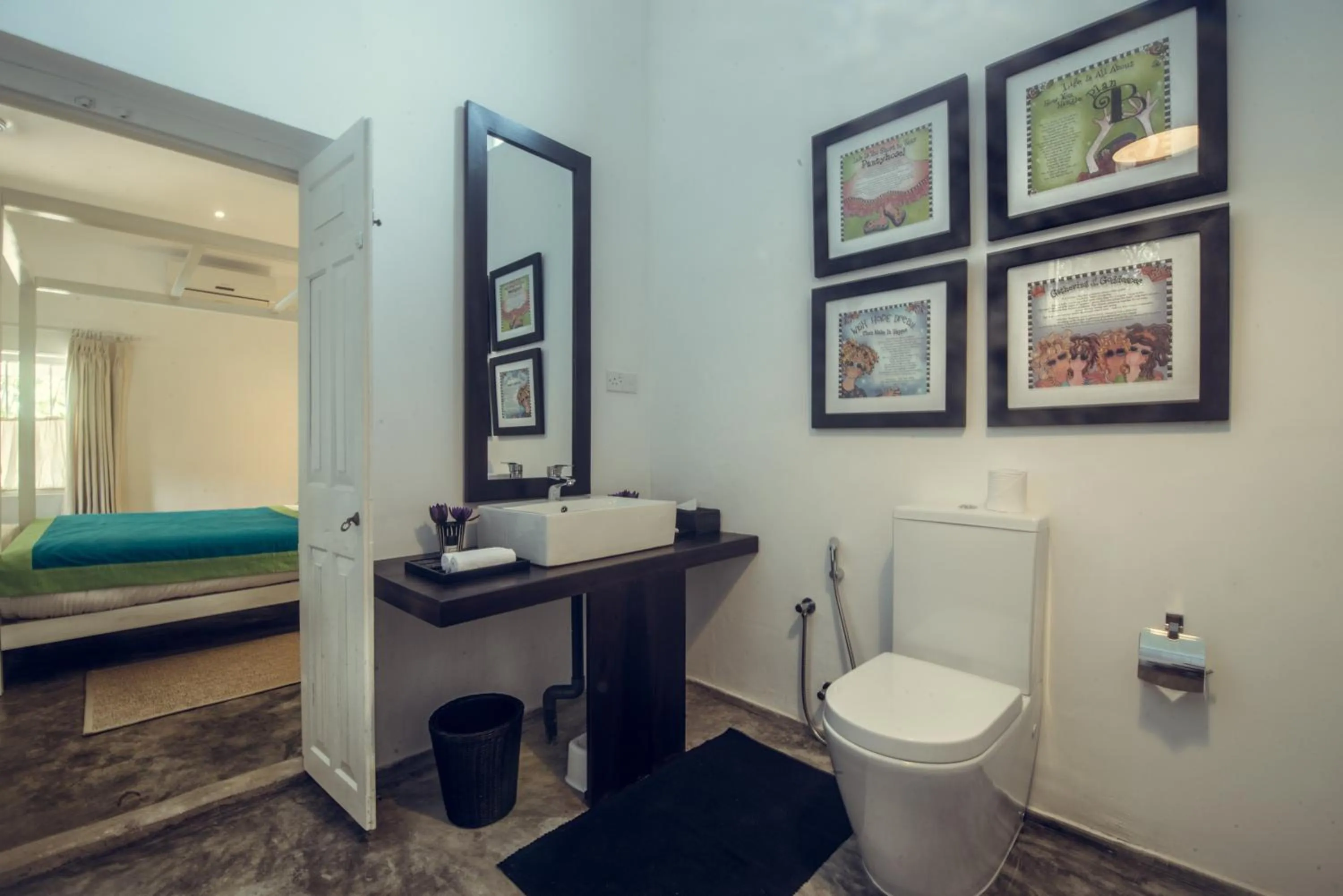 Shower in Taru Villas 906 - Hikkaduwa