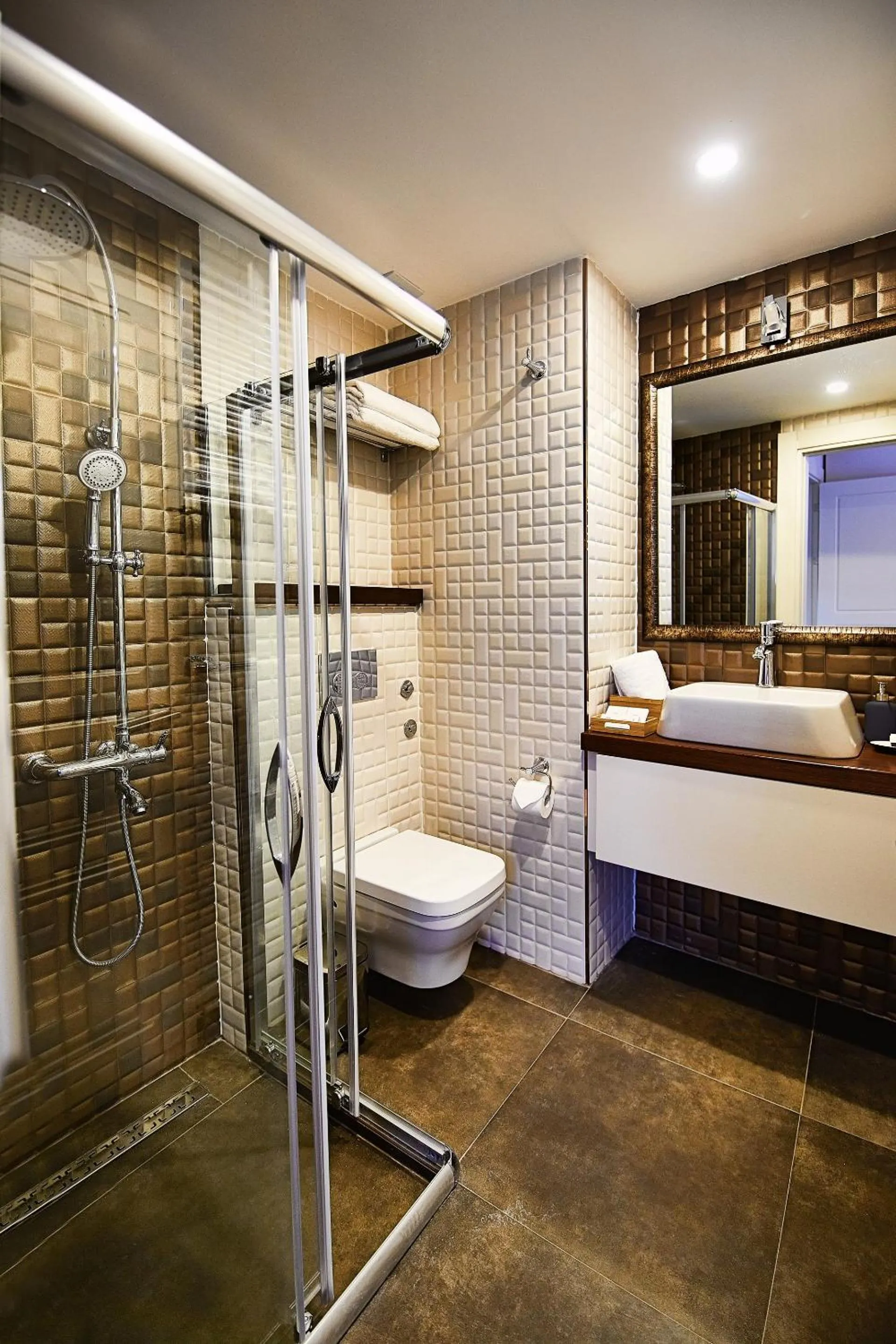 Bathroom in Arart Hotel