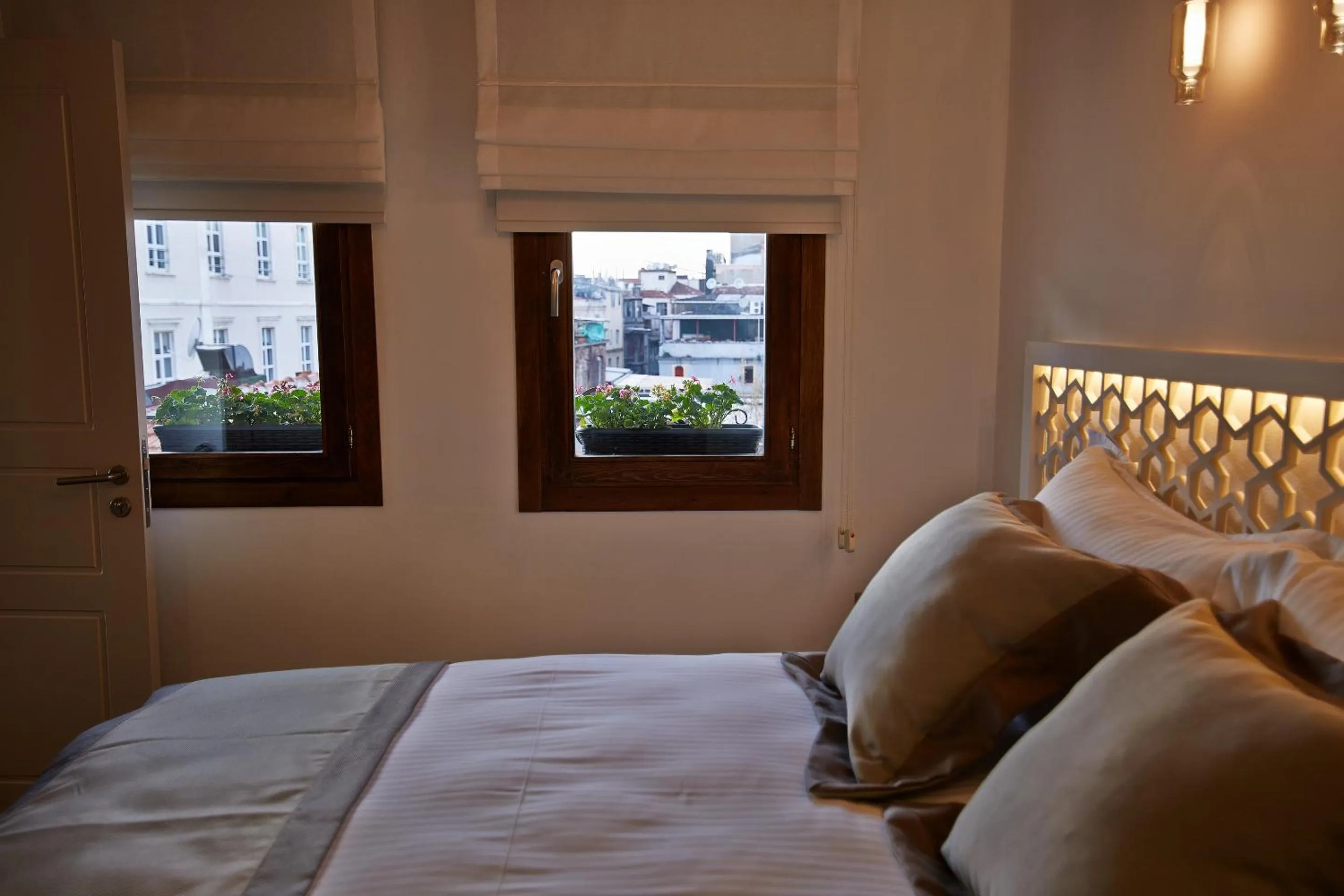 Bathroom, Bed in Arart Hotel