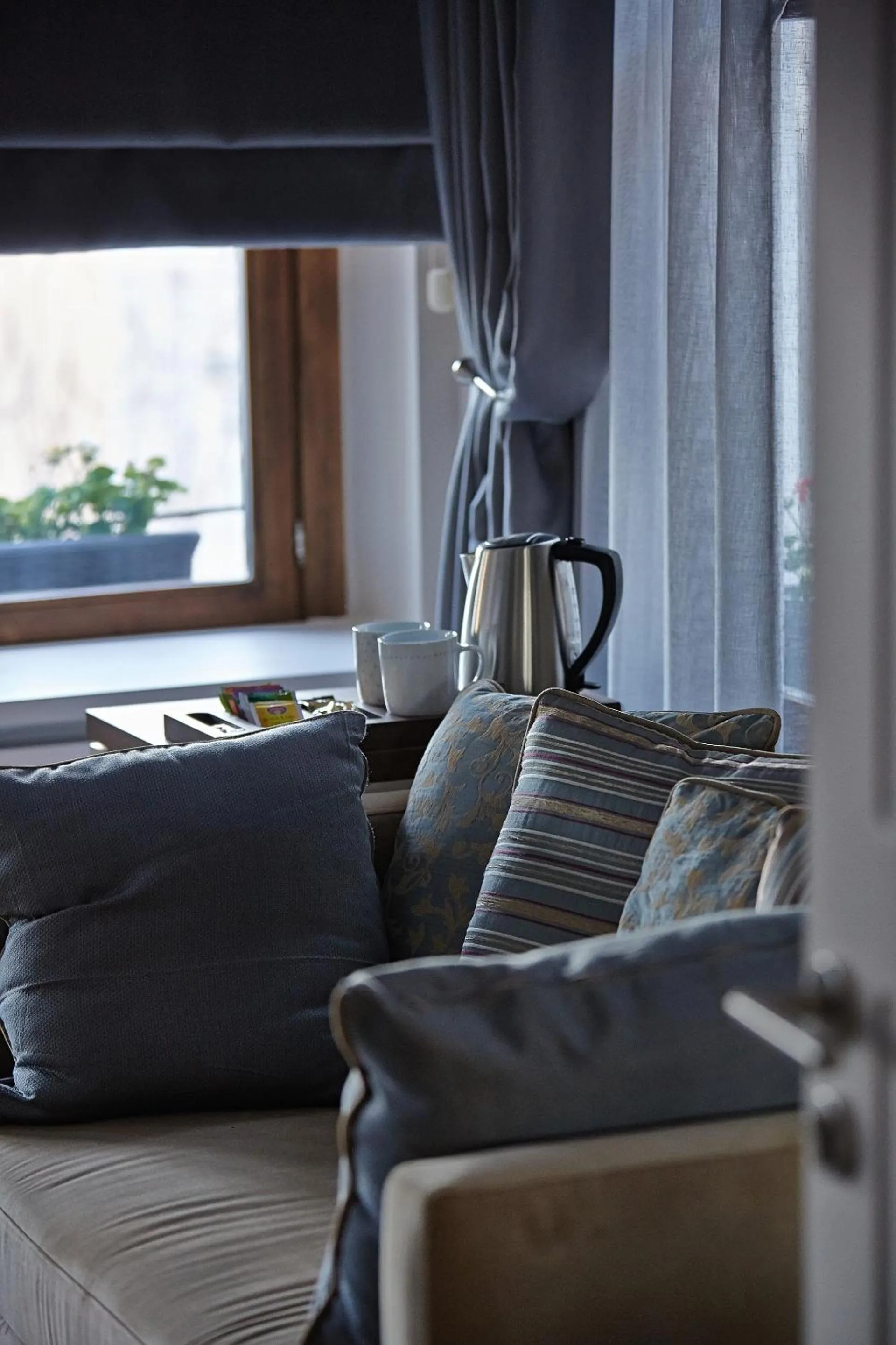 Coffee/tea facilities in Arart Hotel