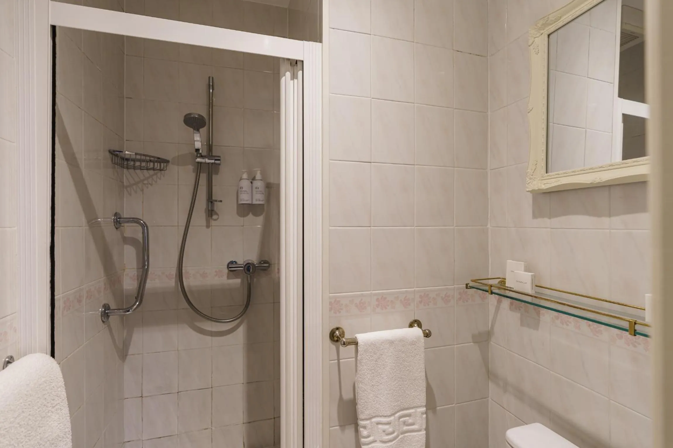 Shower in The Kennard