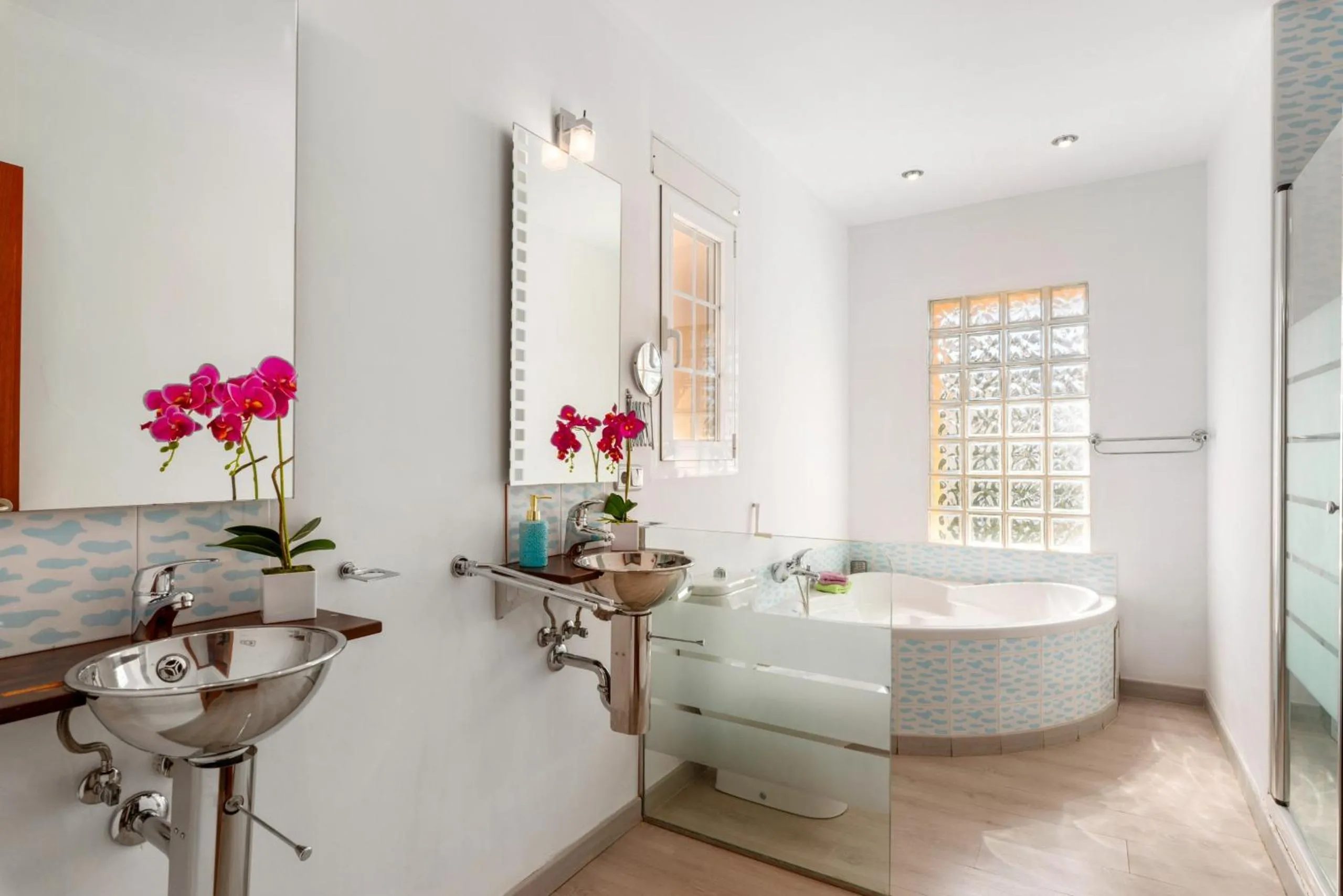 Bathroom in Villa Dorada - PlusHolidays