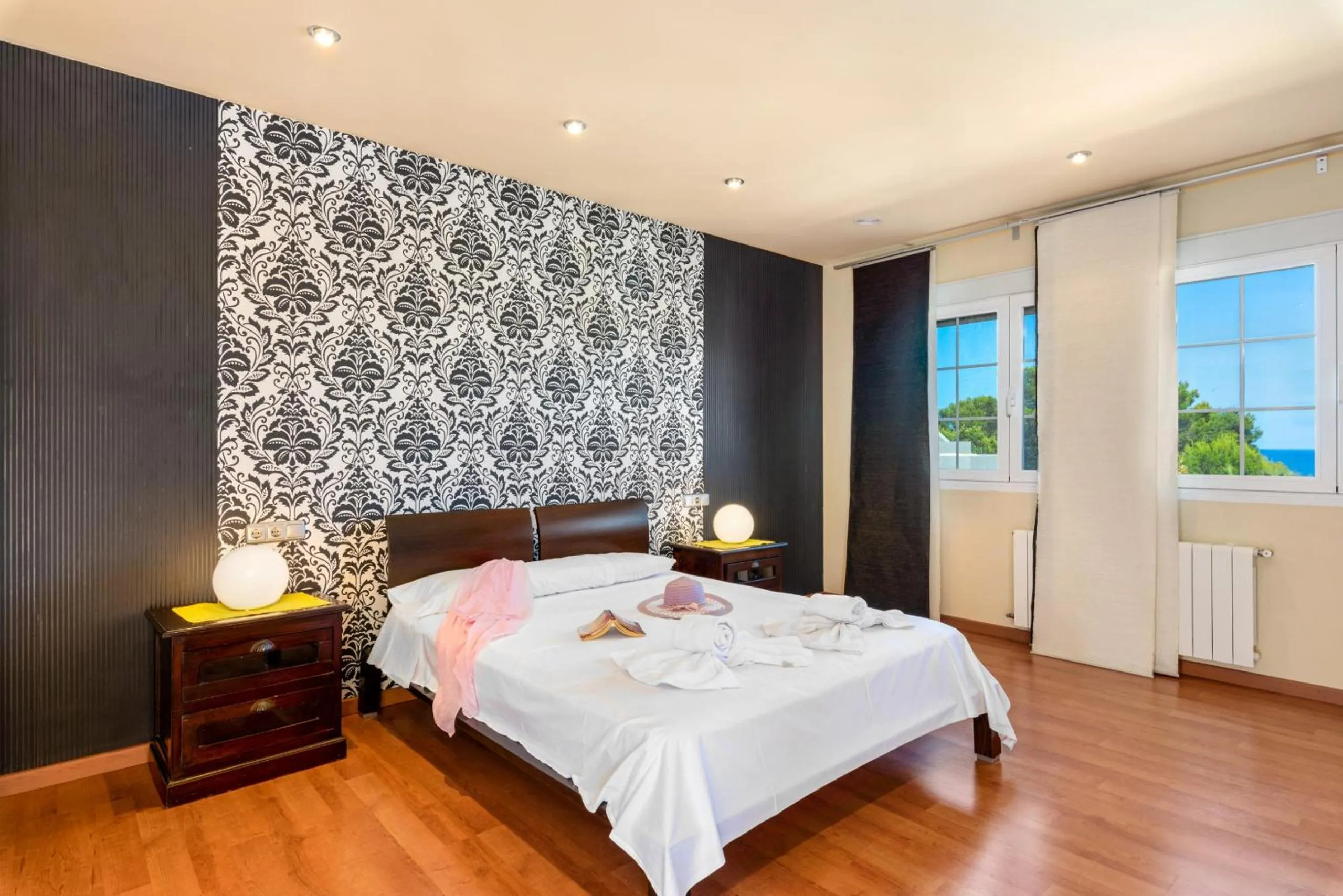 Bed in Villa Dorada - PlusHolidays