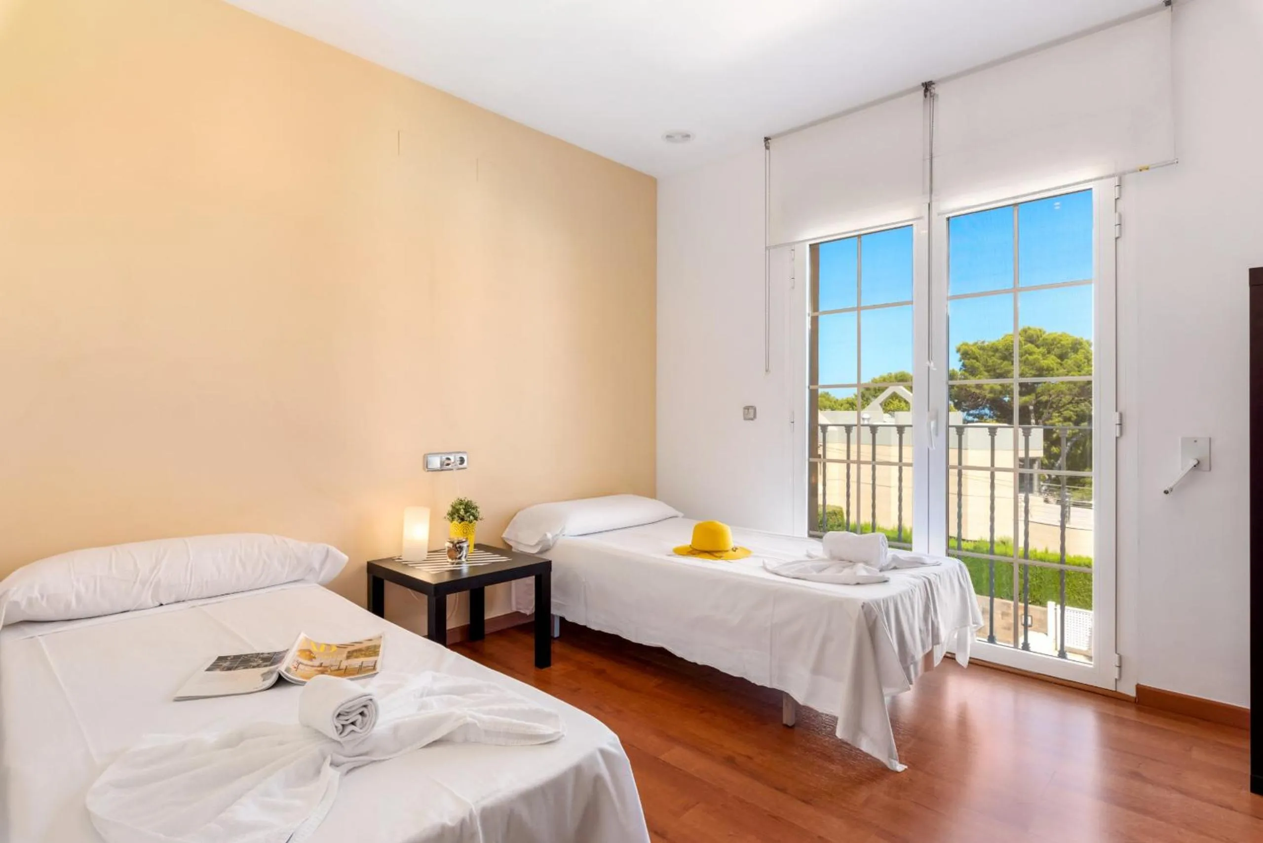 Bed in Villa Dorada - PlusHolidays