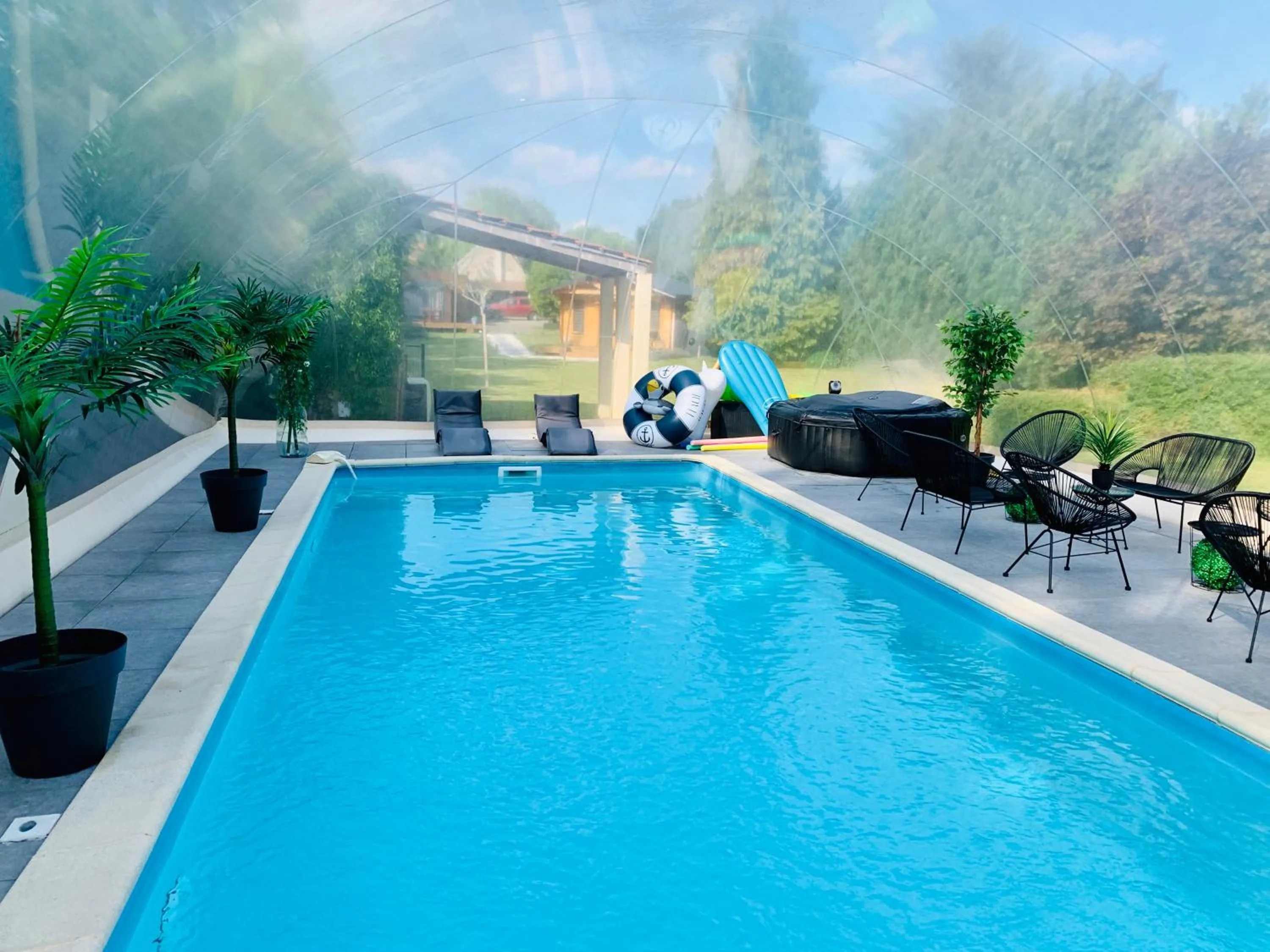 Swimming pool in Home Sweet Home