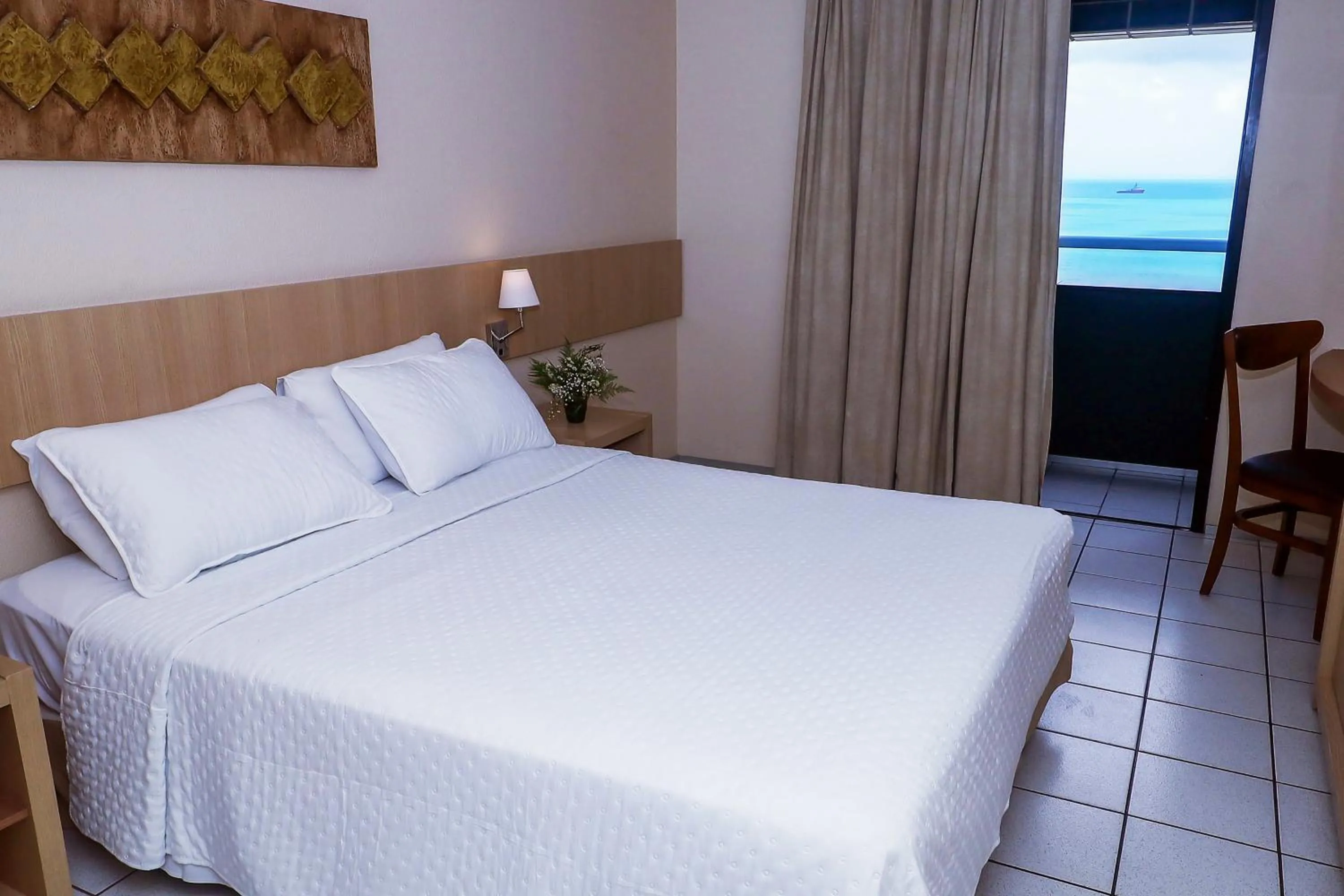 Balcony/Terrace, Bed in Hotel Diogo