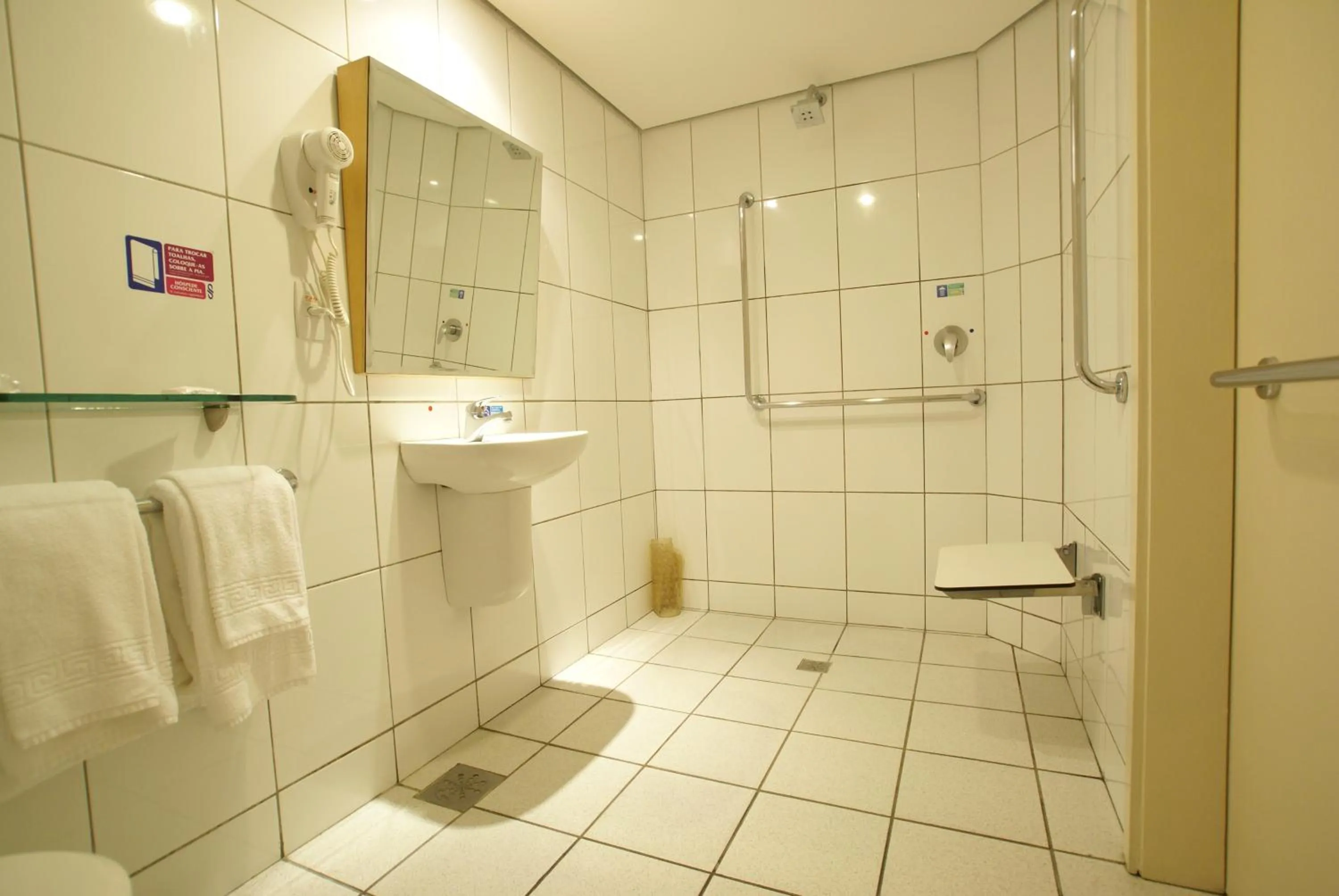 Bathroom in Hotel Diogo