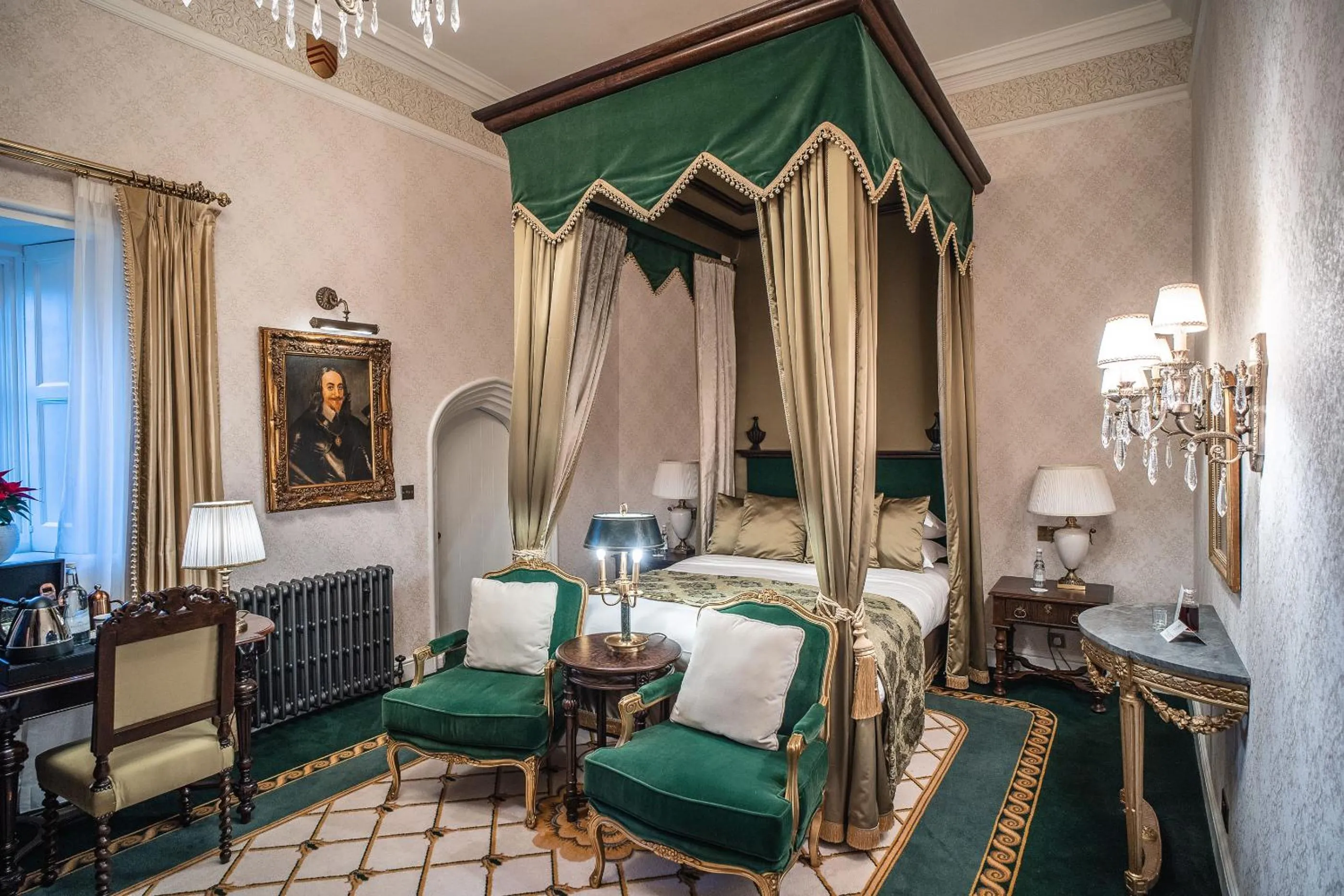 Bed in Thornbury Castle - A Relais & Chateaux Hotel