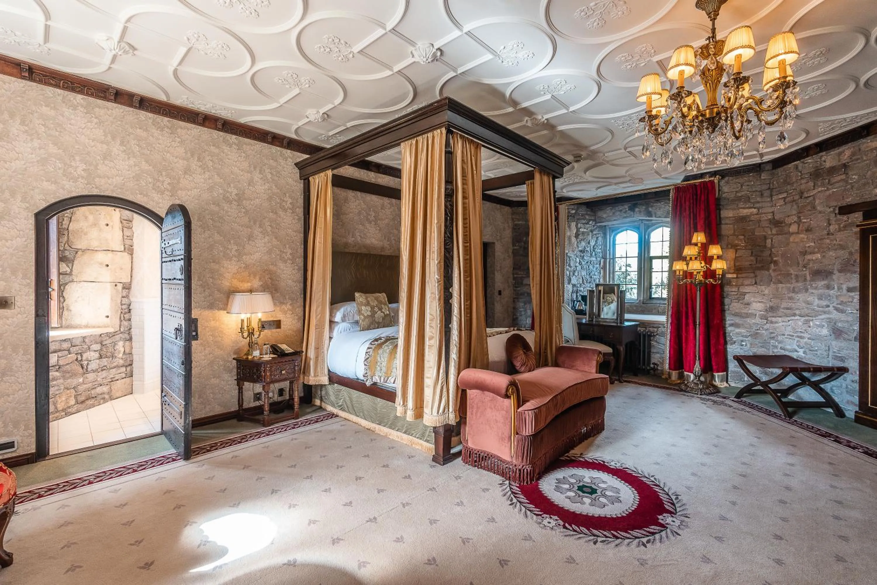 Bed in Thornbury Castle - A Relais & Chateaux Hotel