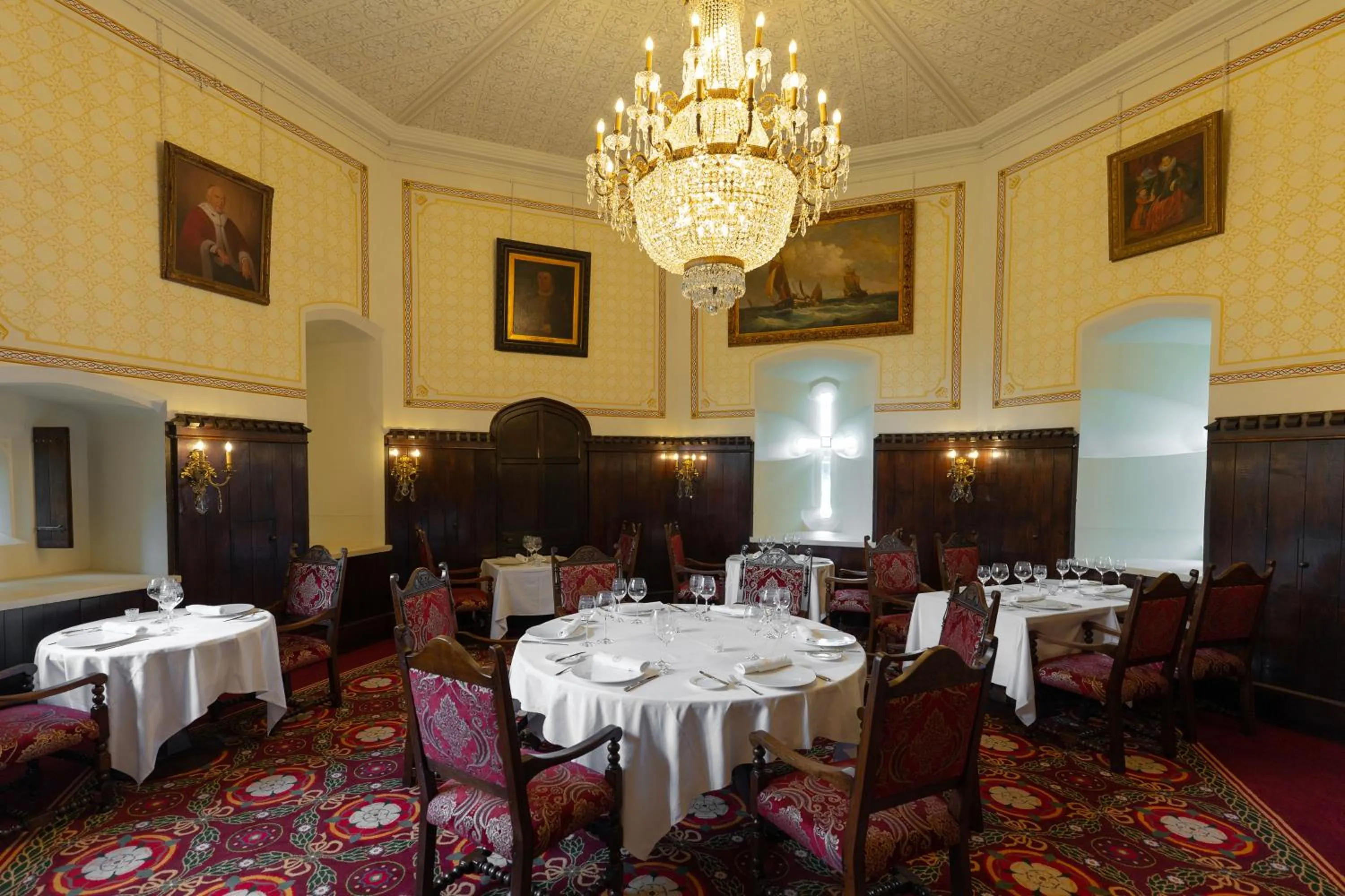 Restaurant/places to eat in Thornbury Castle - A Relais & Chateaux Hotel