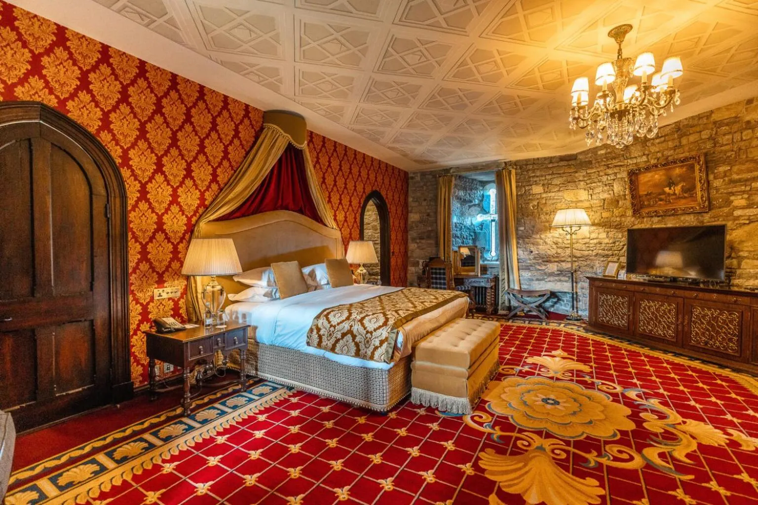 Bed in Thornbury Castle - A Relais & Chateaux Hotel
