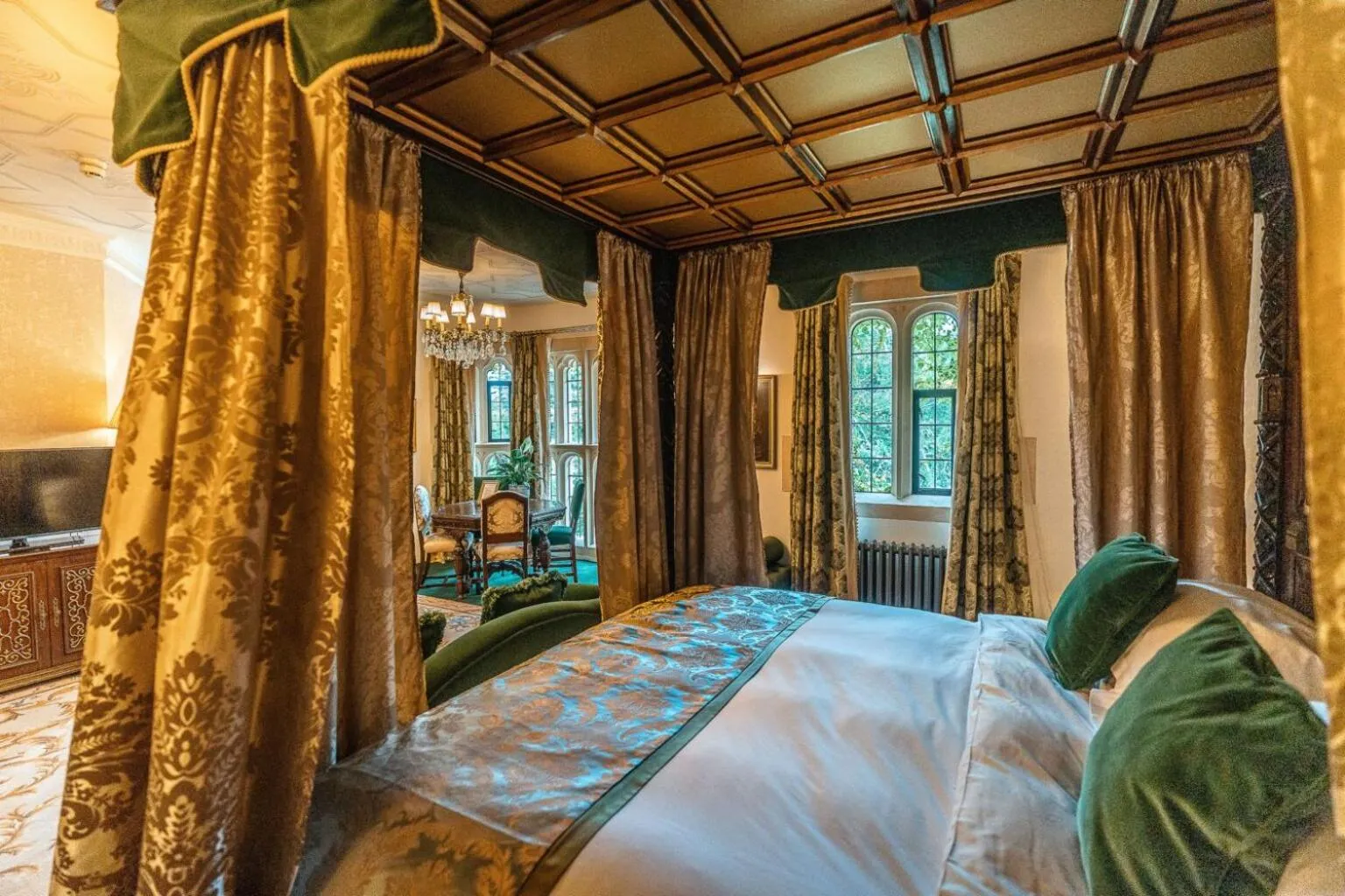 Bed in Thornbury Castle - A Relais & Chateaux Hotel
