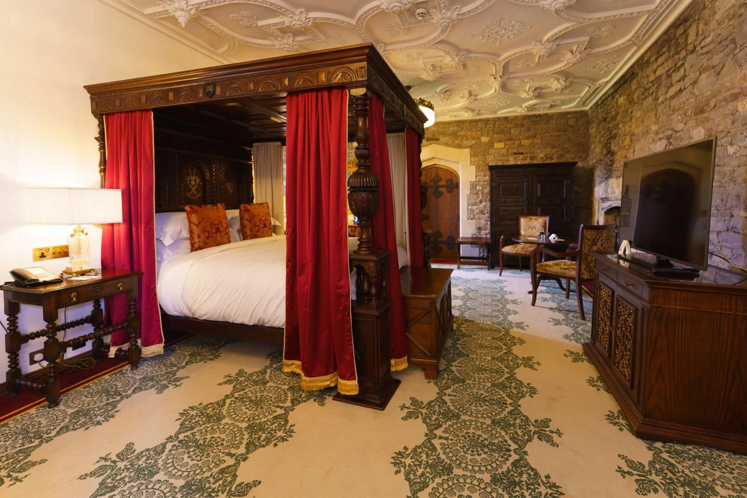 Bed in Thornbury Castle - A Relais & Chateaux Hotel