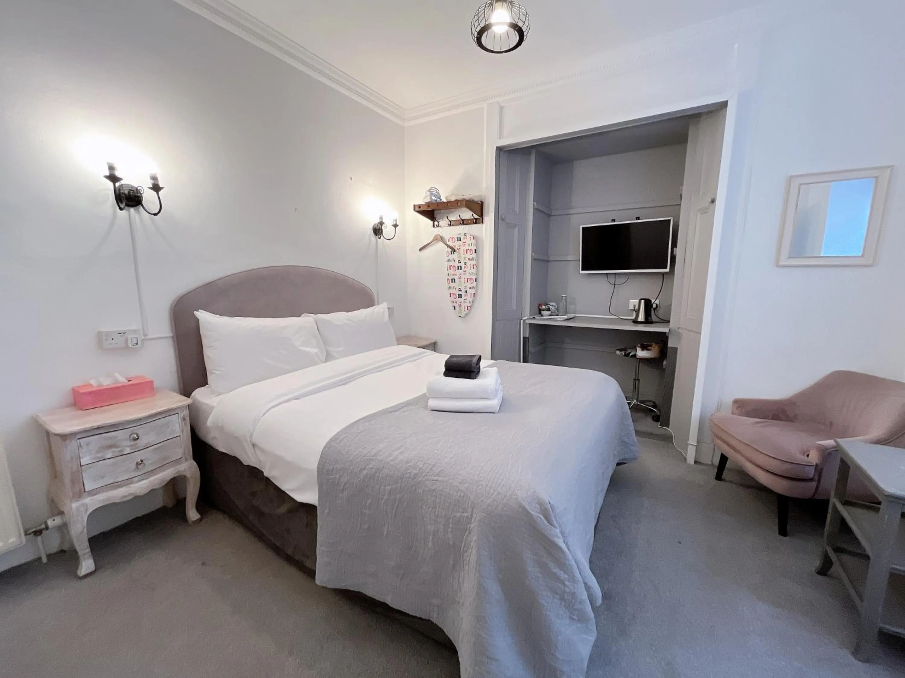 Bed in Allison House 16