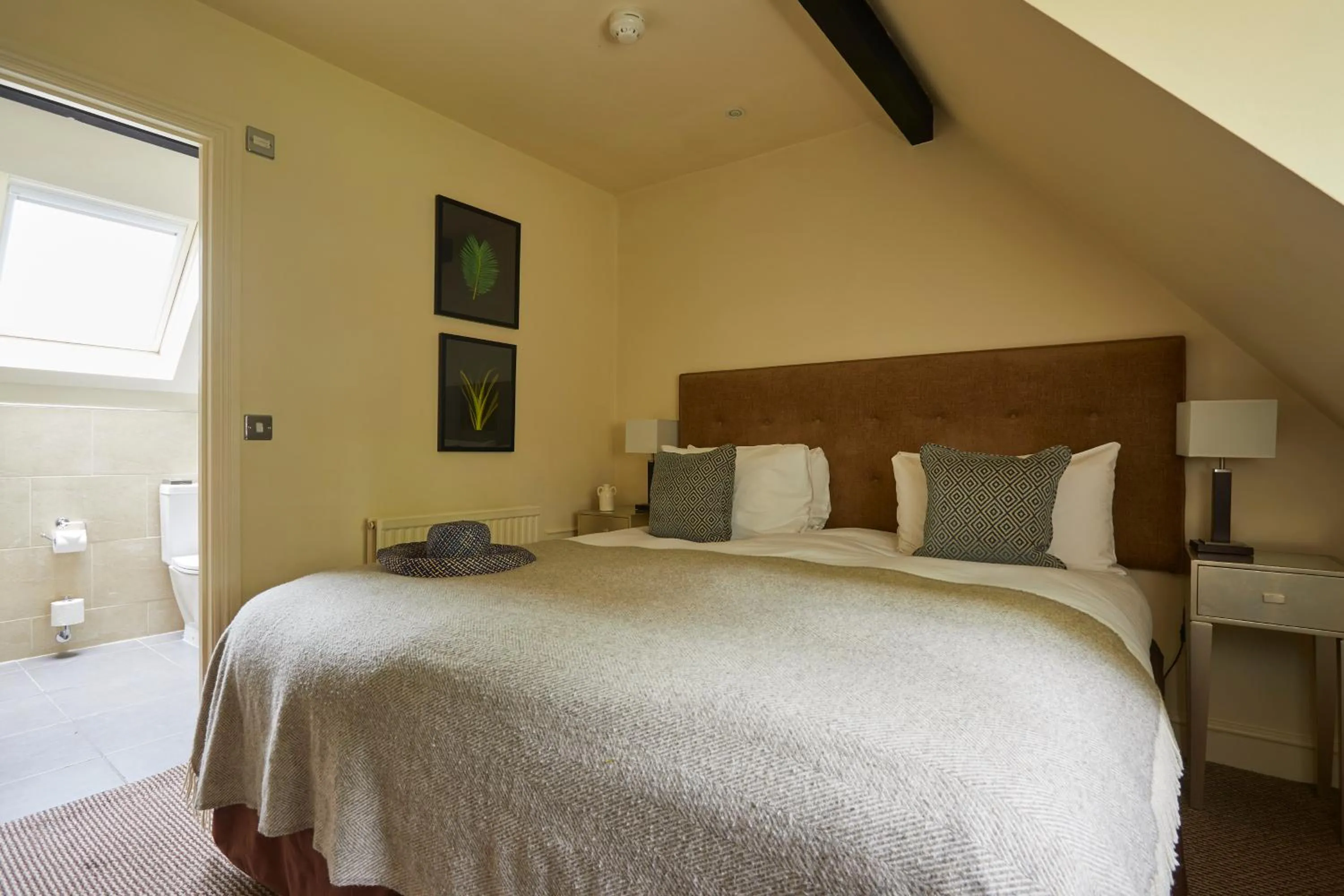 Bedroom, Bed in The Slaughters Country Inn