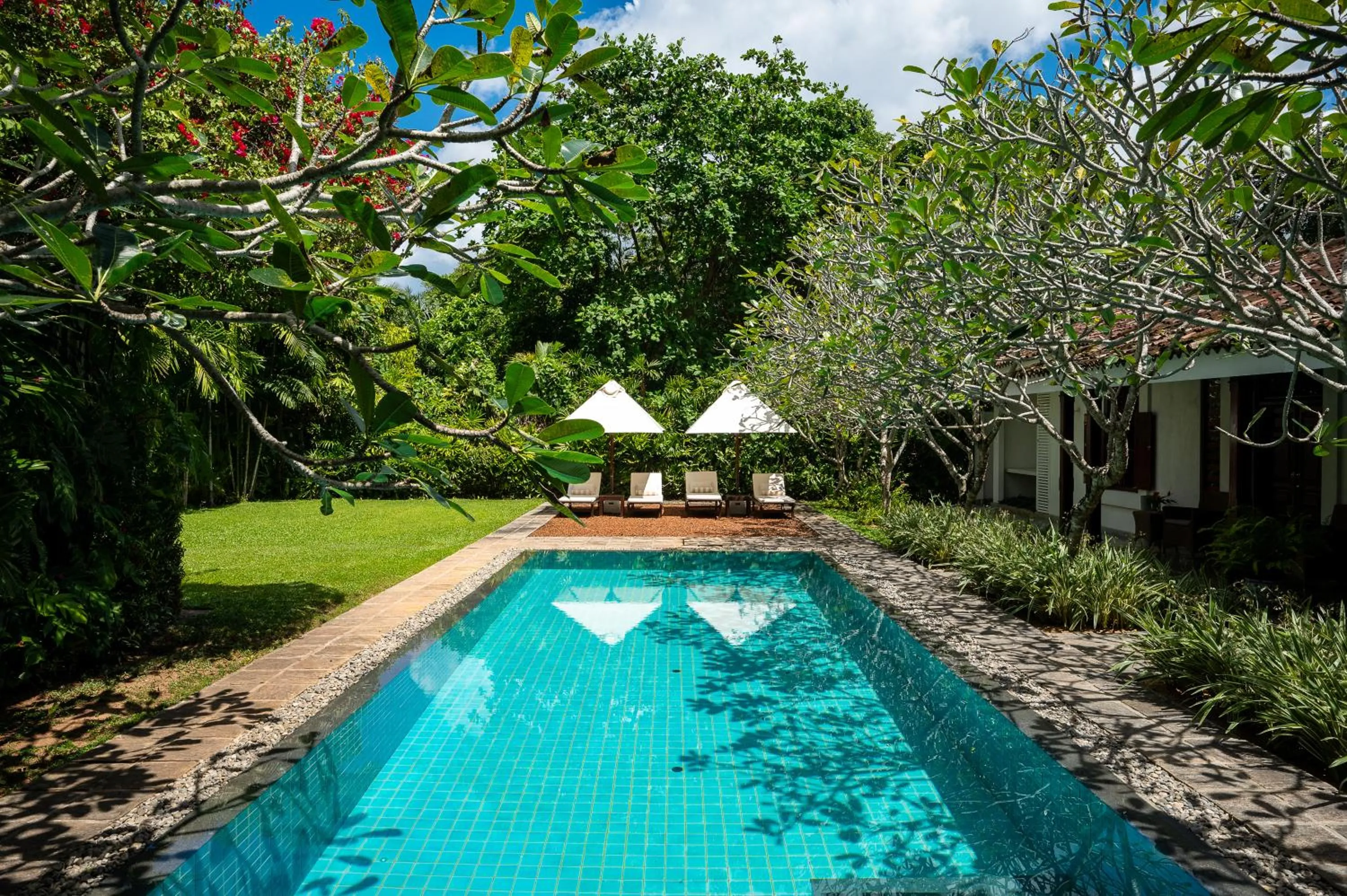 Garden view in Nyne Hotels Rock Villa - Bentota