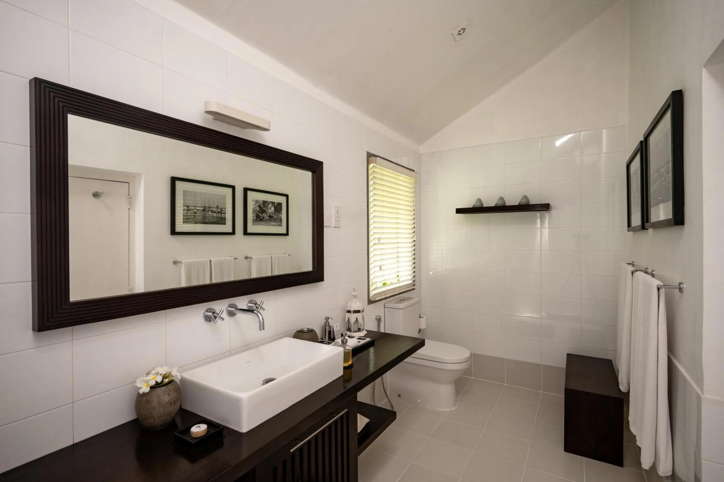 Bathroom in Nyne Hotels Rock Villa - Bentota