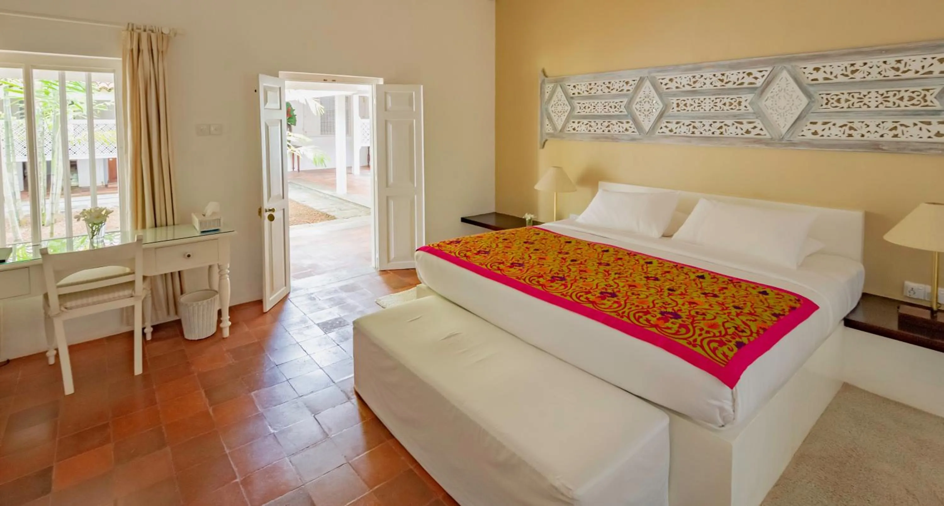 Bed in Nyne Hotels Rock Villa - Bentota