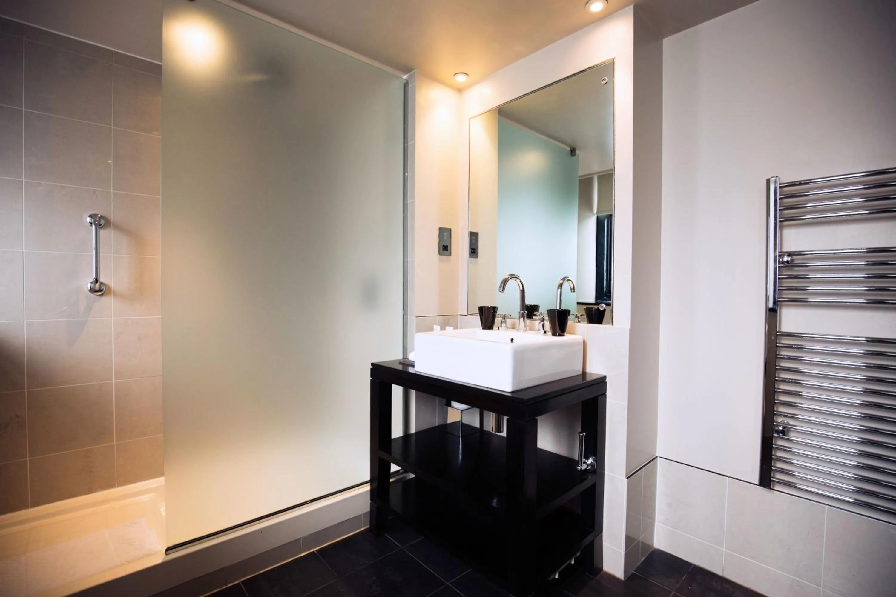 Shower in Malmaison Oxford