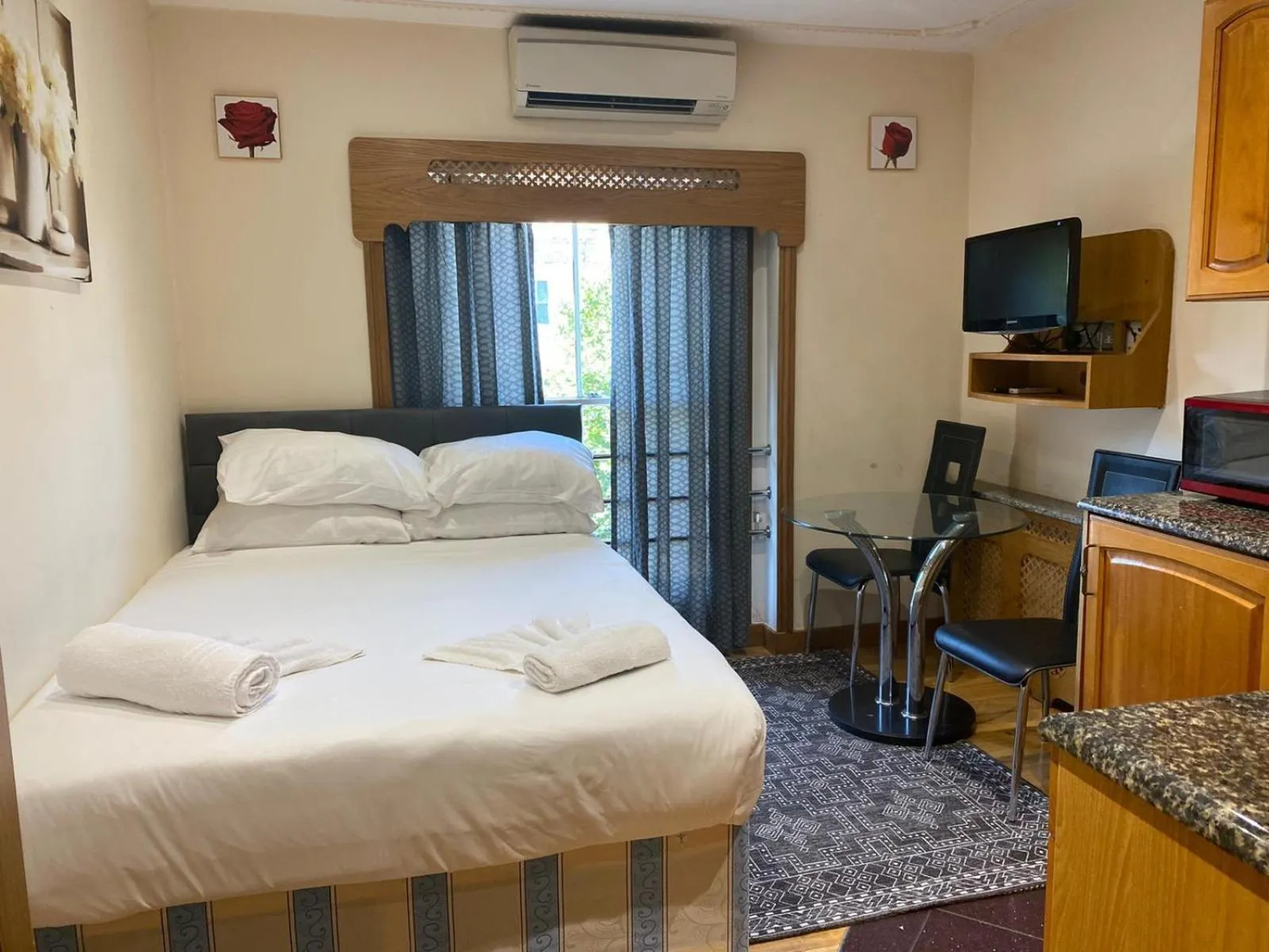 Bedroom, Bed in MSK Superior