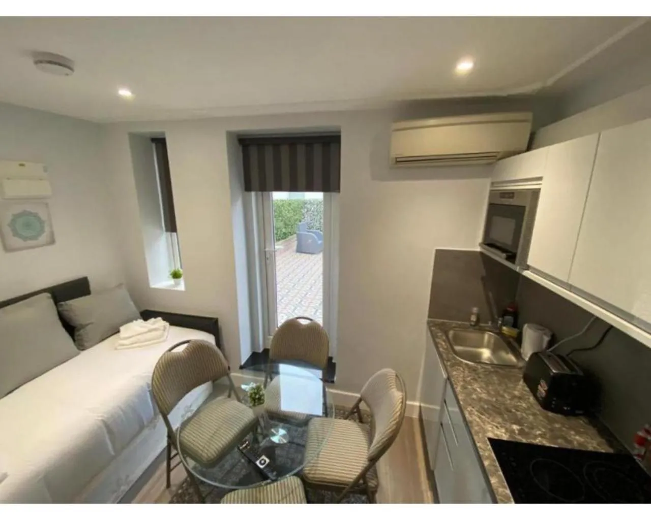 Bedroom, Bed in MSK Superior