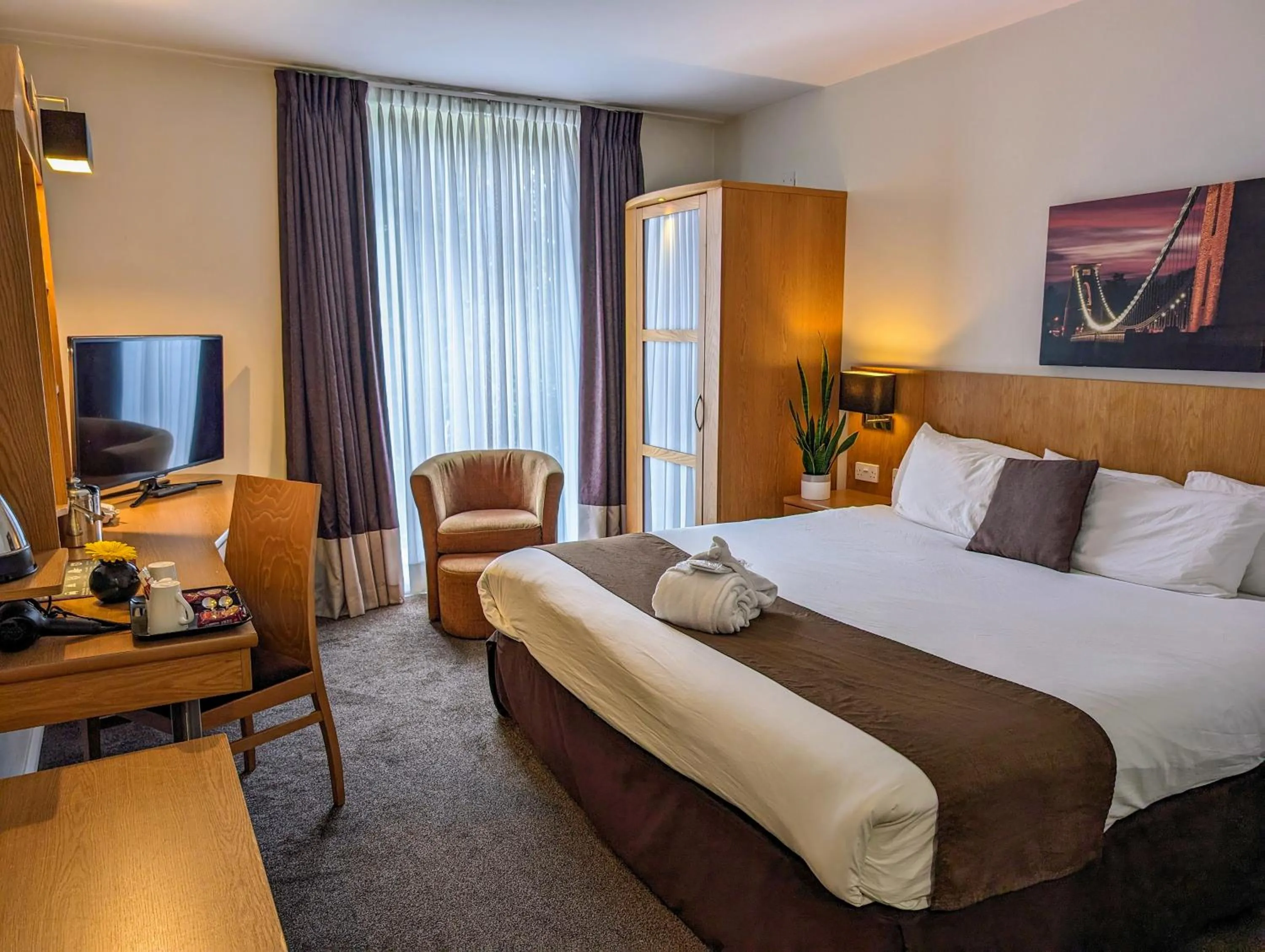 Bedroom, Bed in Future Inn Bristol