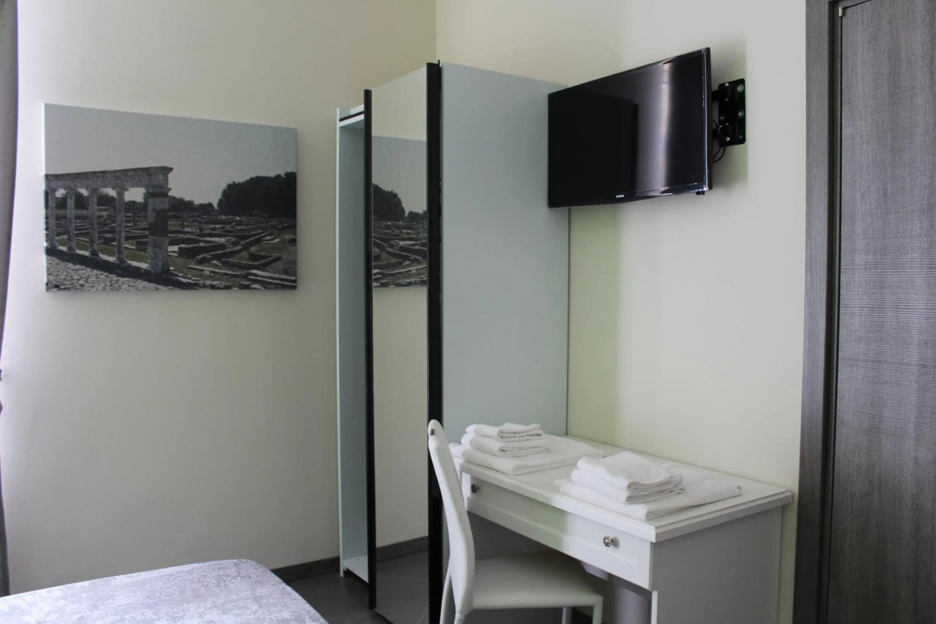 Photo of the whole room, Bed in Il Postiglione Hotel - Sala Ricevimenti Minturno