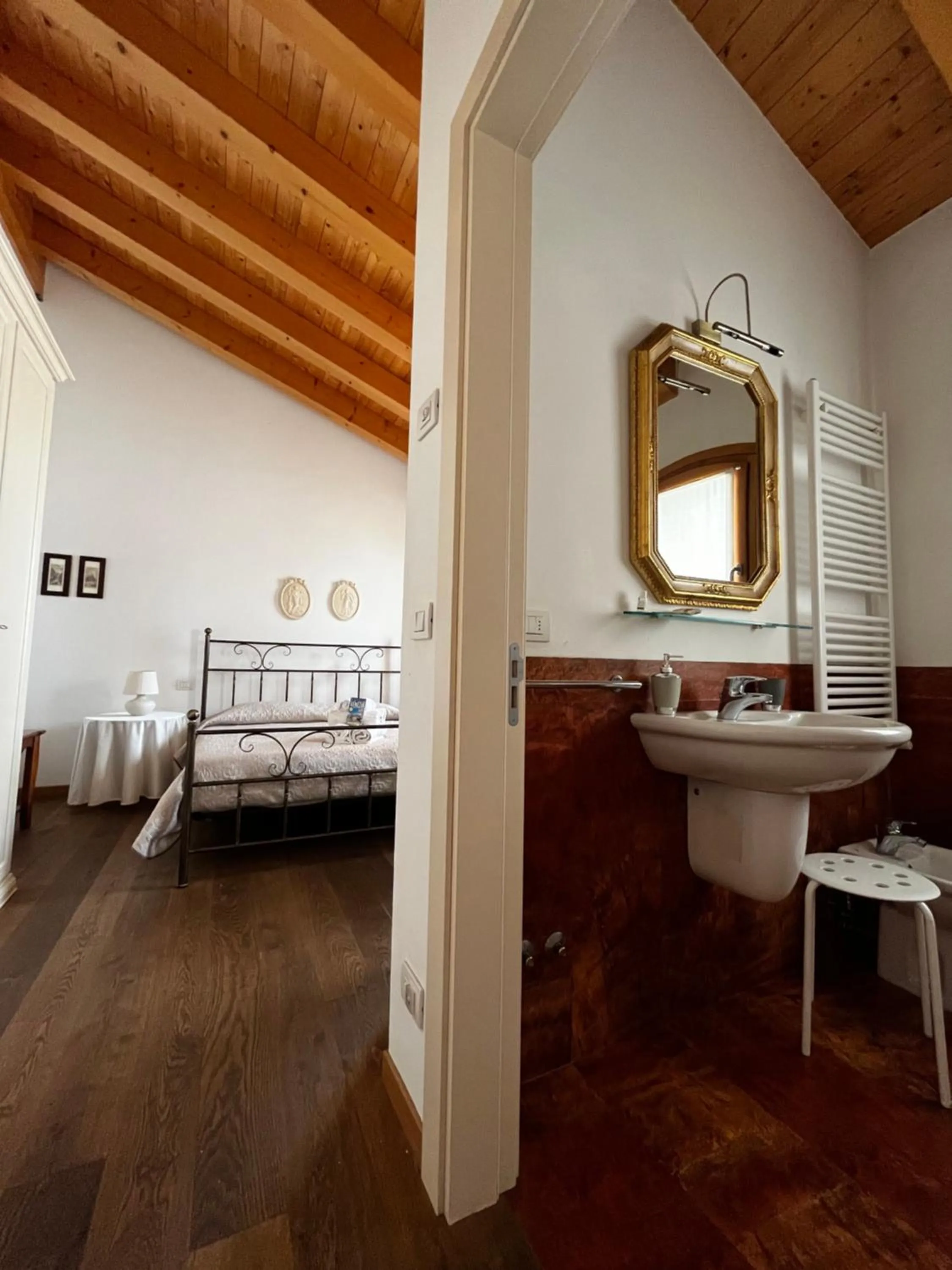 Bathroom, Bed in Al Piccolo Clarin
