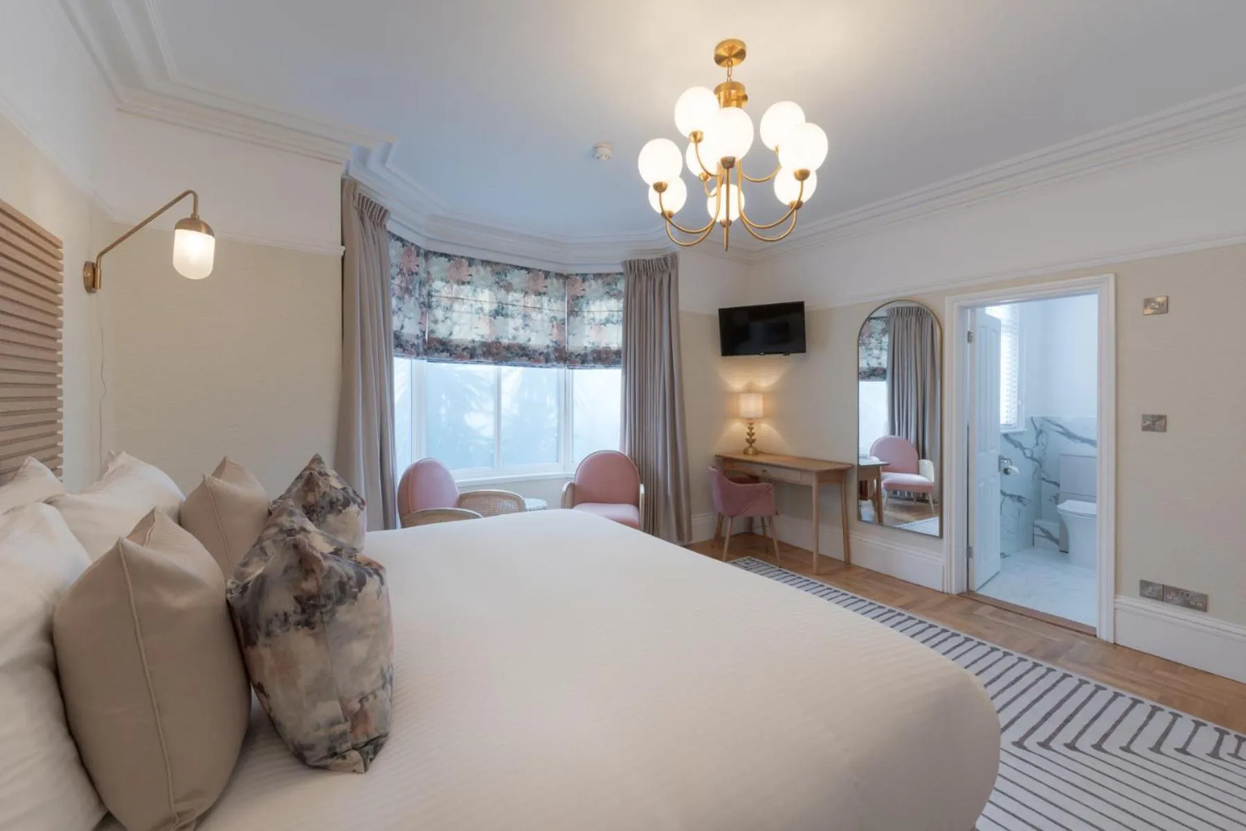 Bed in Florence House Boutique Hotel and Restaurant