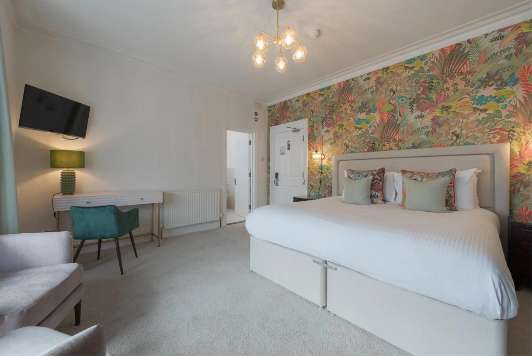 Bed in Florence House Boutique Hotel and Restaurant