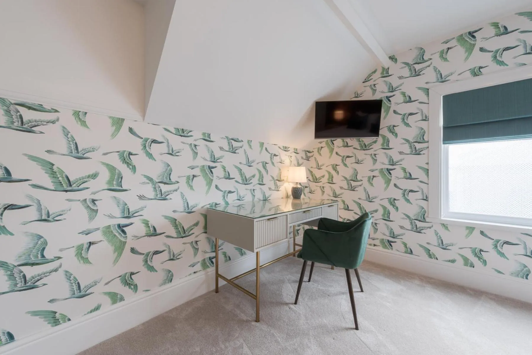 hair dresser in Florence House Boutique Hotel and Restaurant