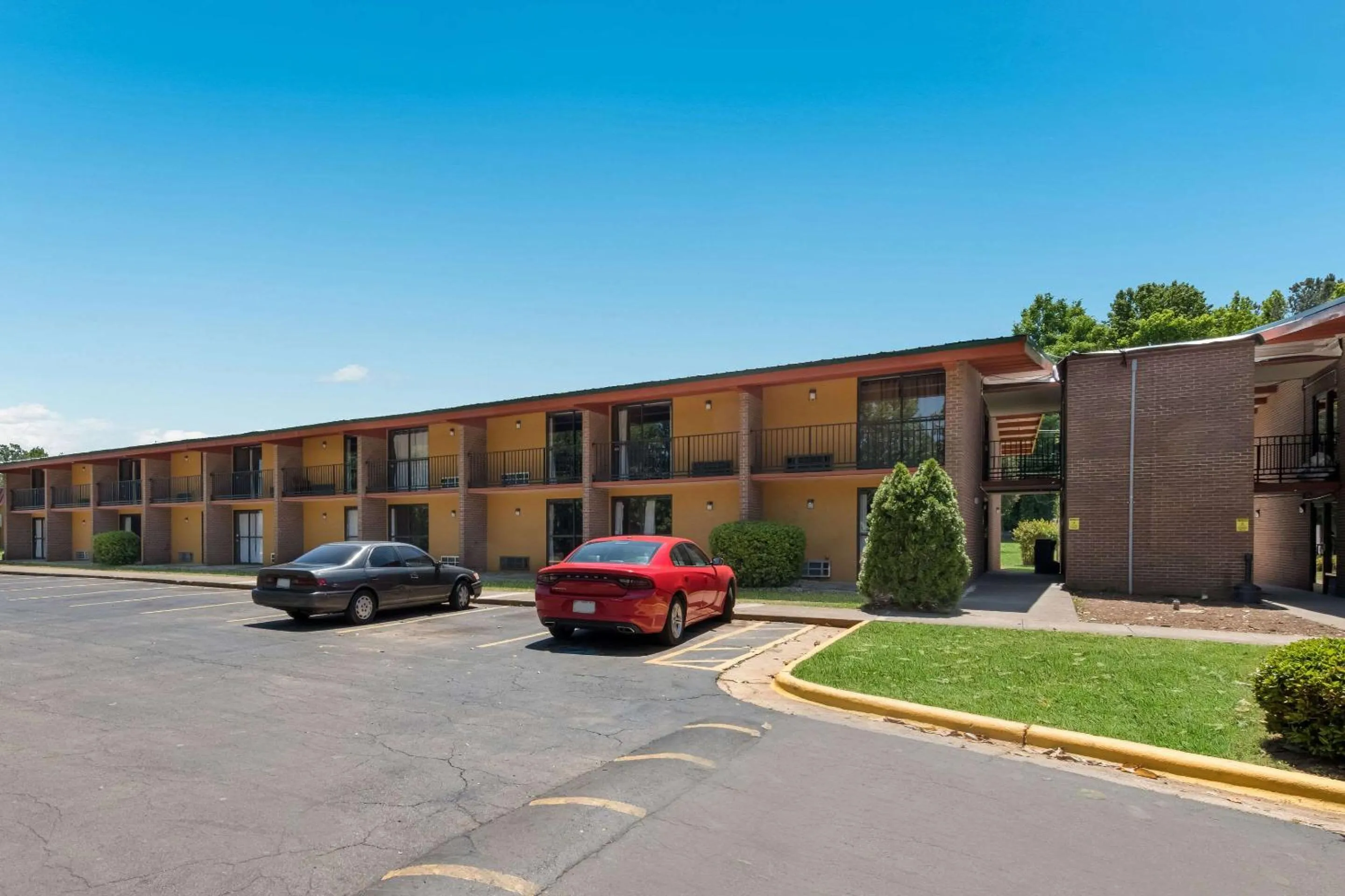 Property building in Econo Lodge High Point - Archdale