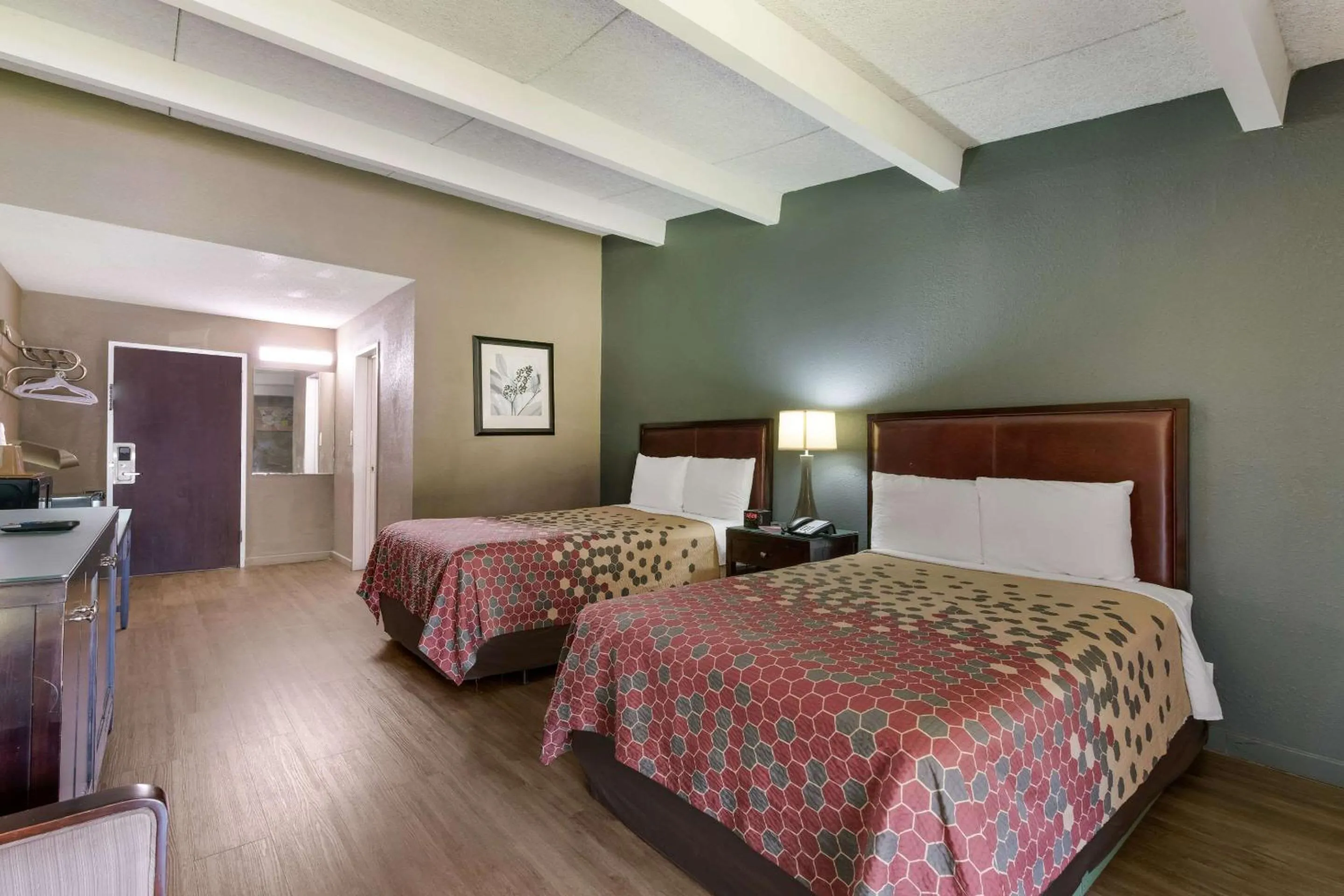 Bedroom, Bed in Econo Lodge High Point - Archdale