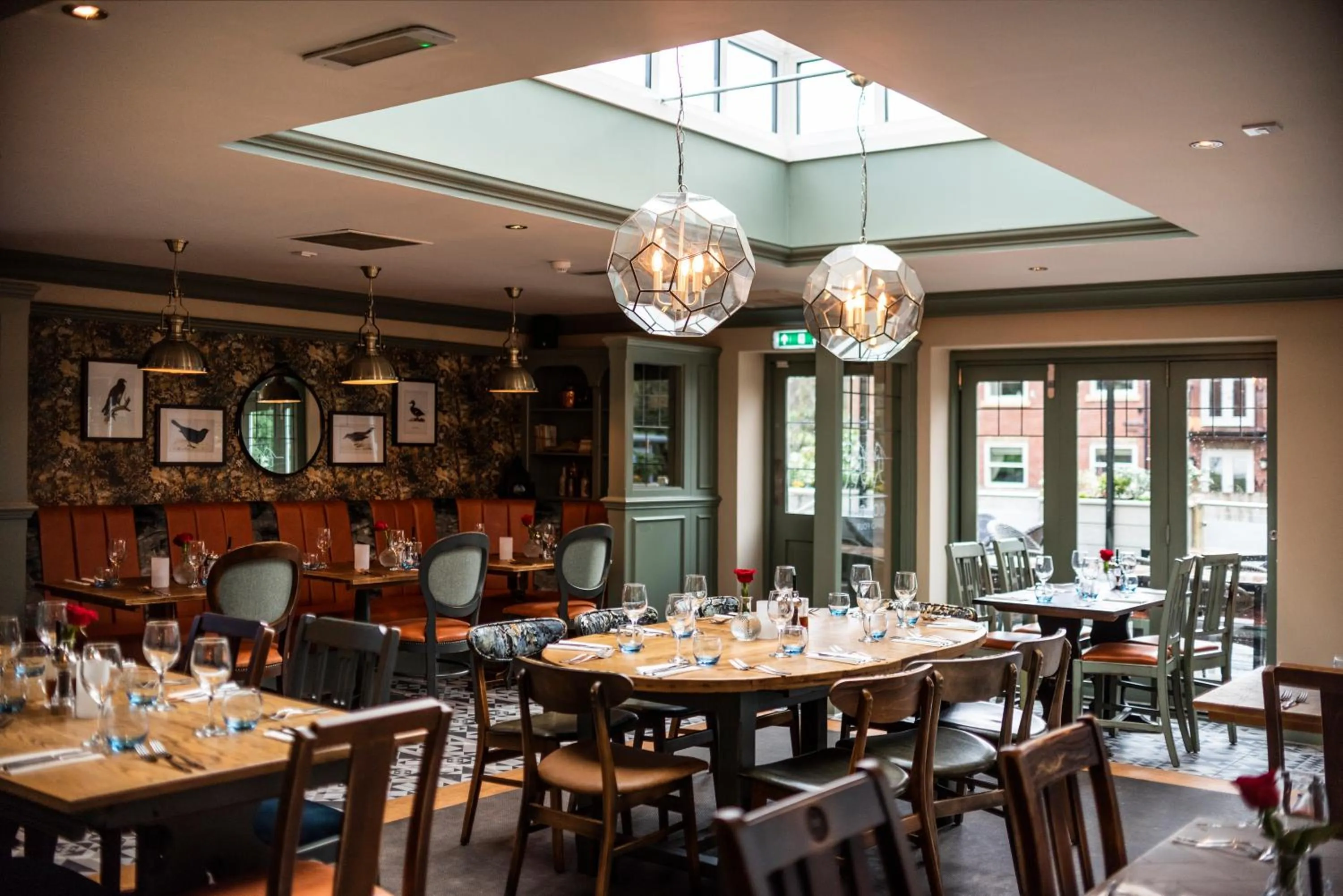 Restaurant/places to eat in Wilmslow Lodge