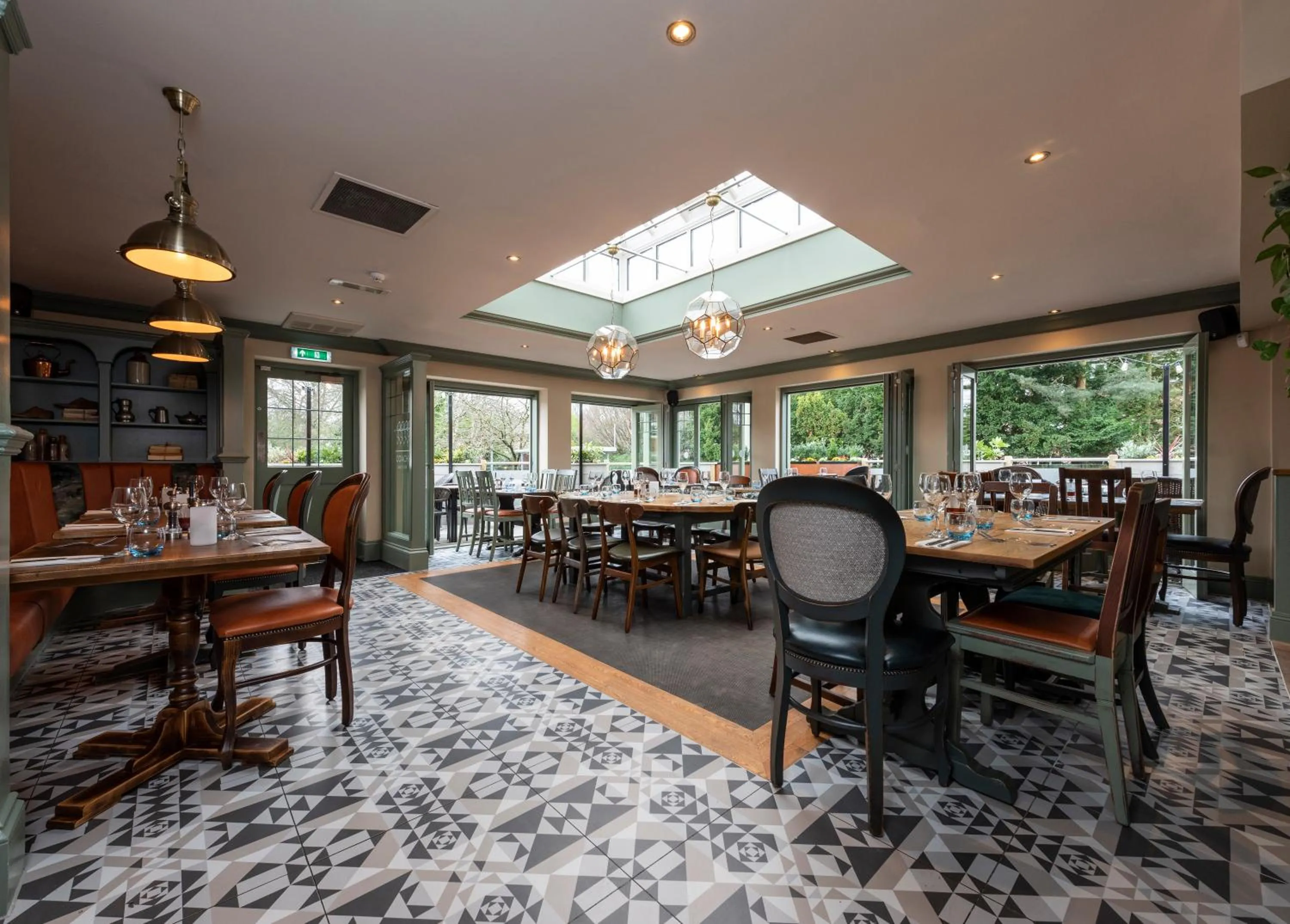 Restaurant/places to eat in Wilmslow Lodge