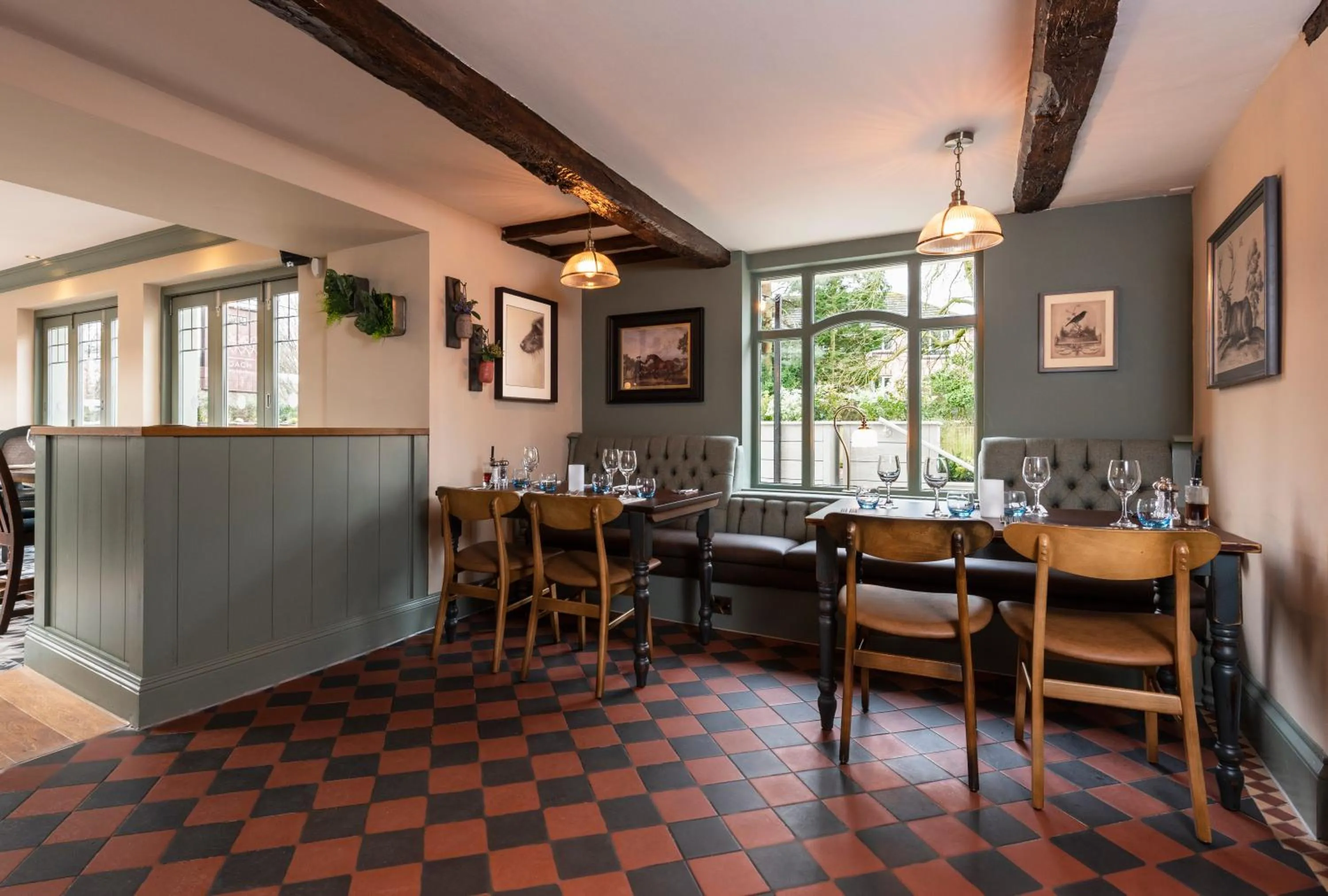 Restaurant/places to eat in Wilmslow Lodge