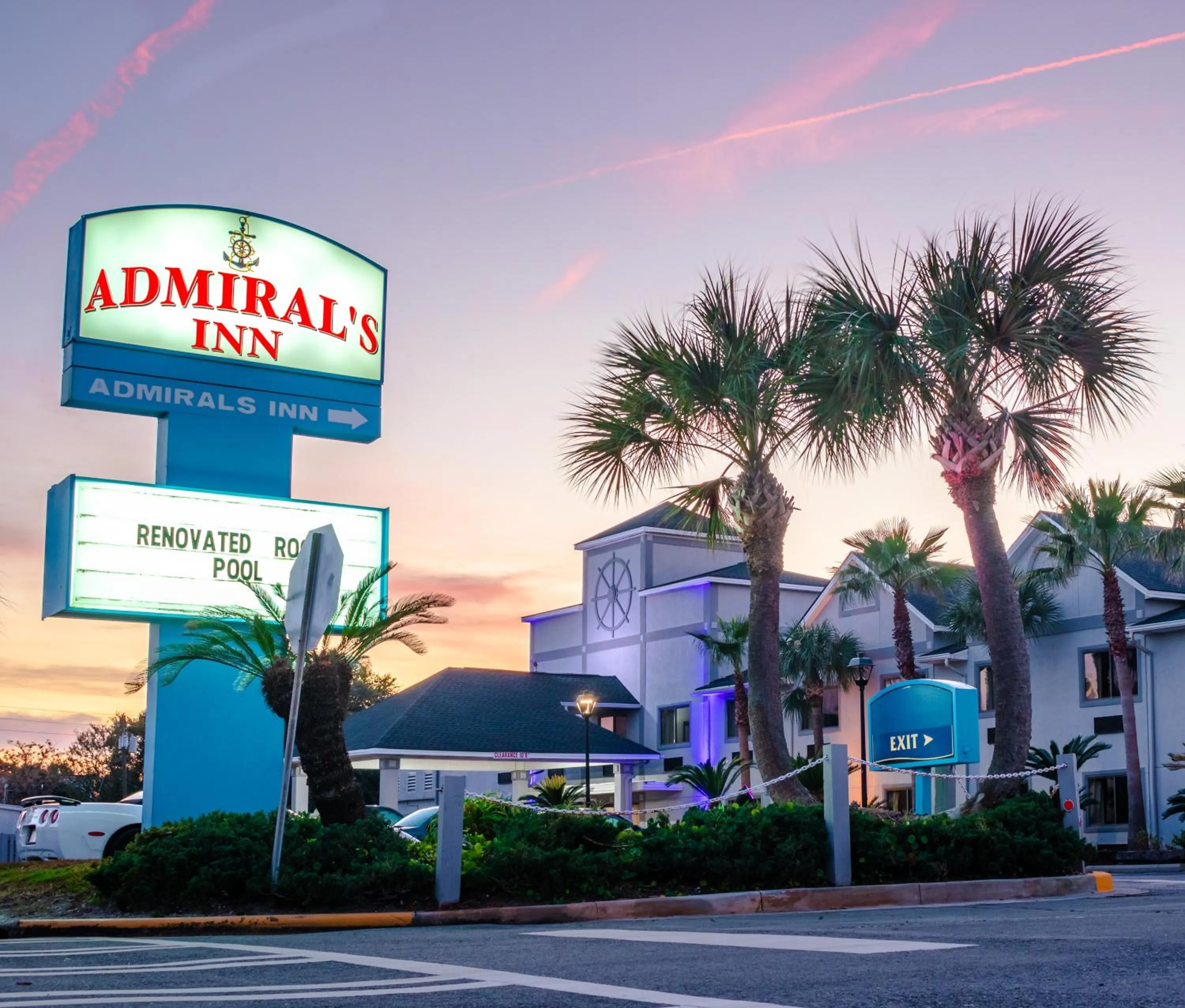 Facade/entrance in Admiral's Inn on Tybee Island