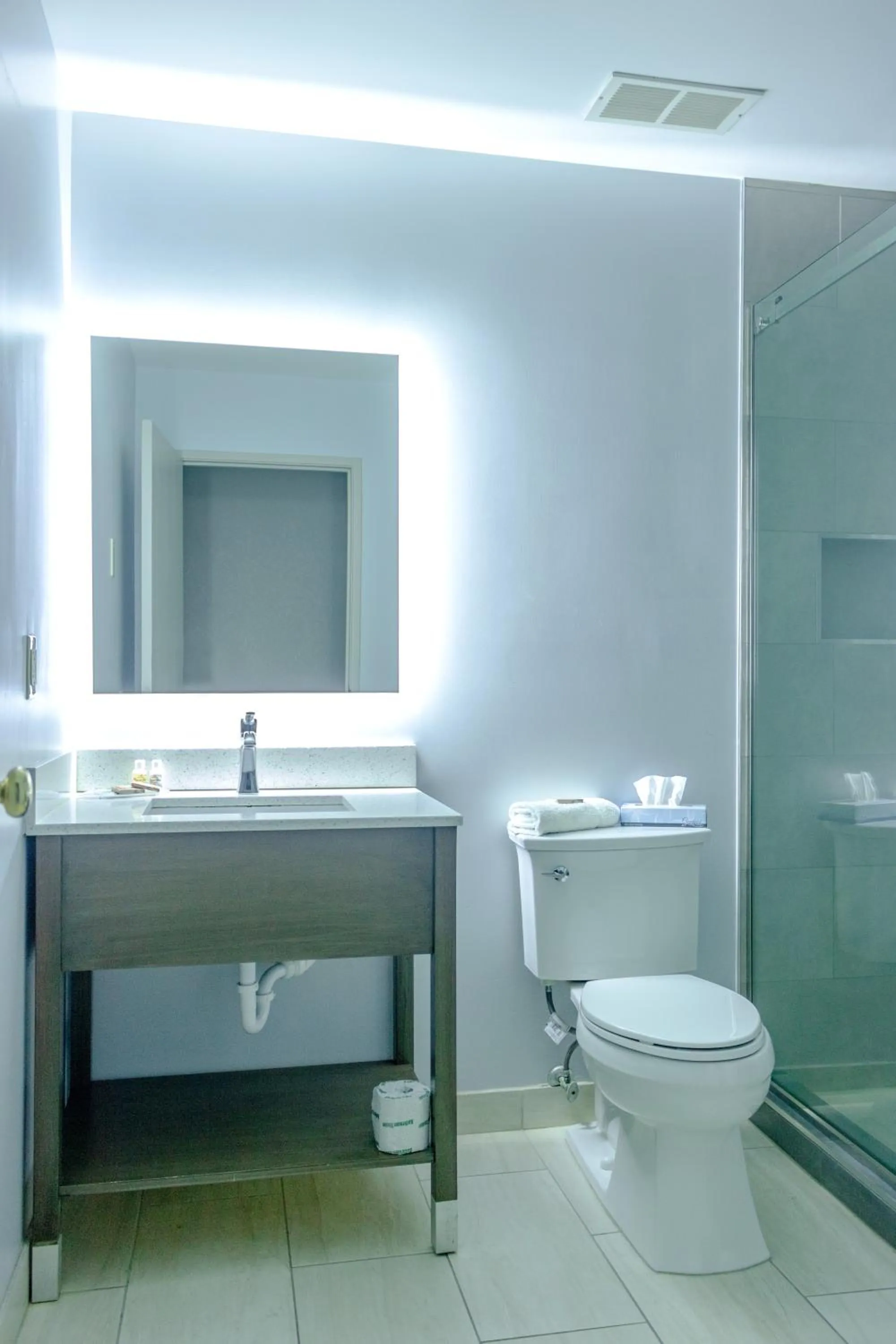 Shower in Admiral's Inn on Tybee Island