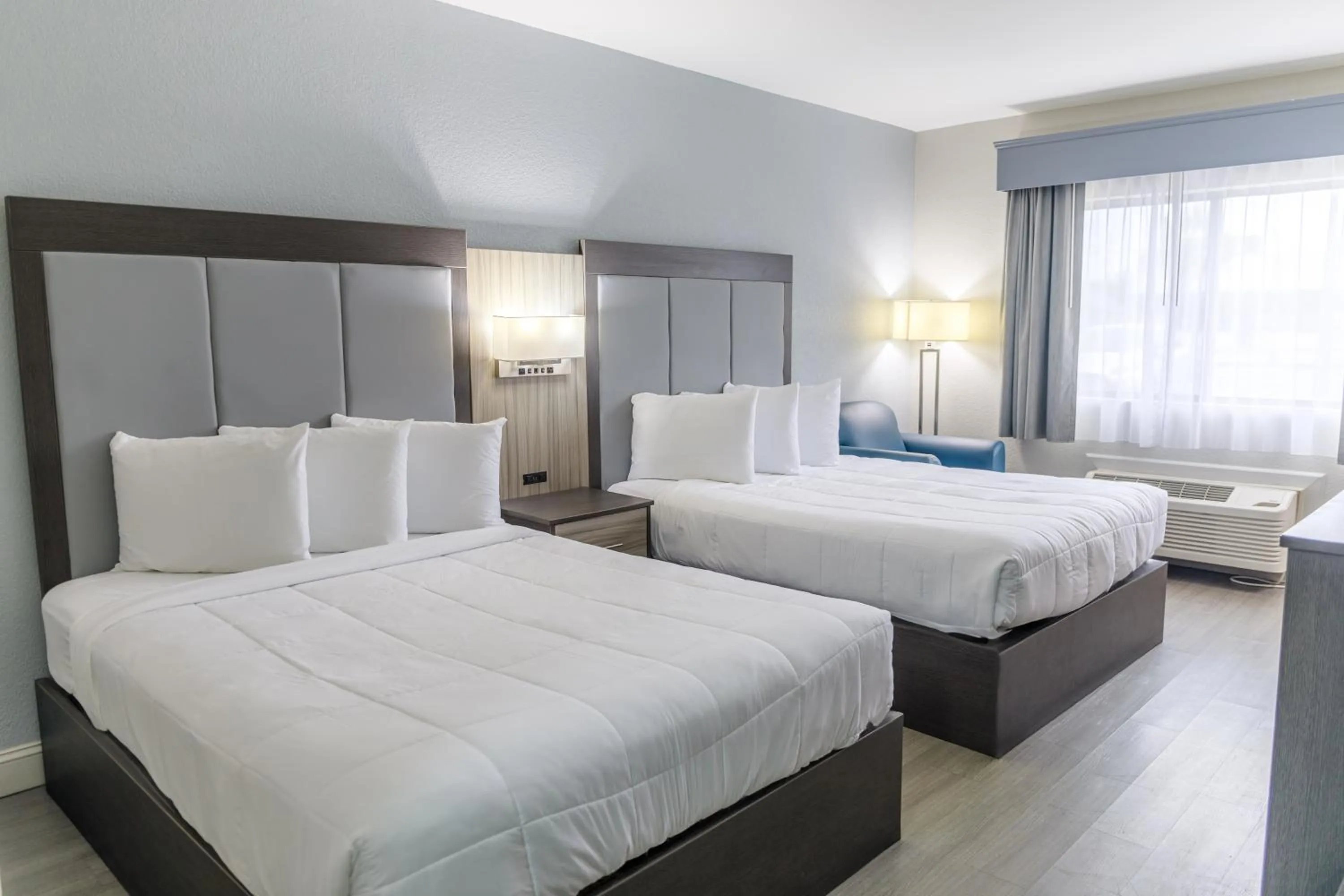 Bed in Admiral's Inn on Tybee Island