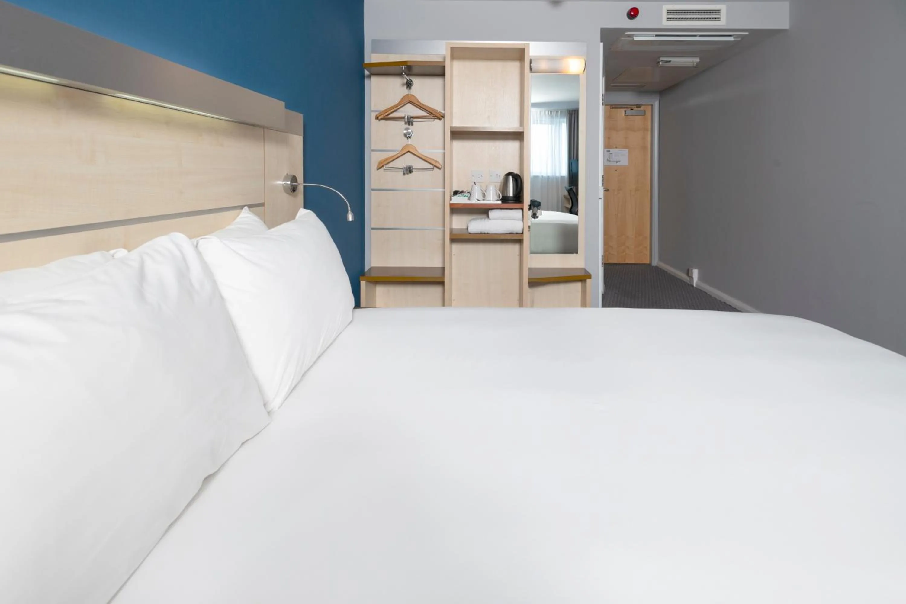Bed in Holiday Inn Express Swindon City Centre by IHG