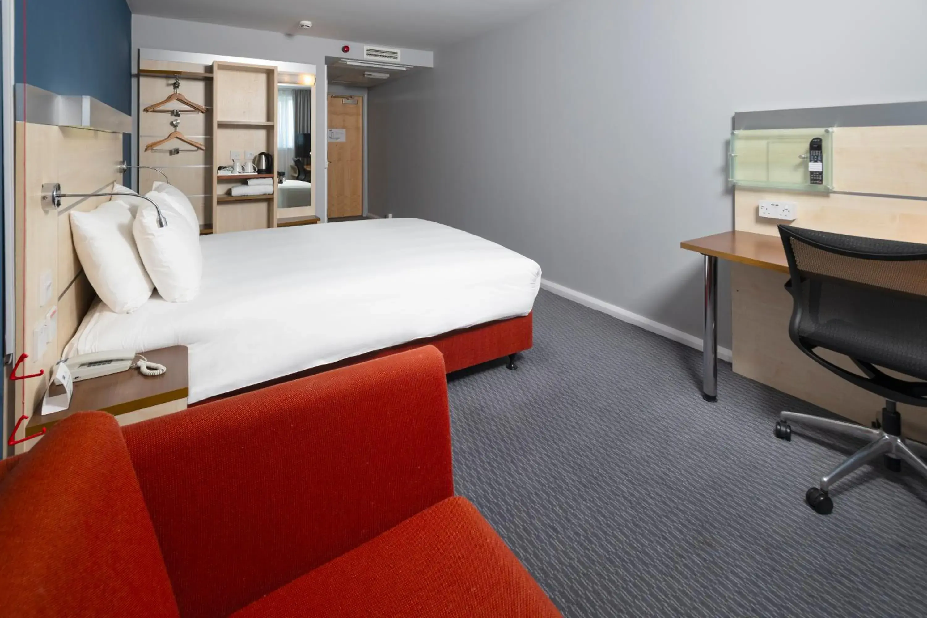 Standard King Room with Free Hot Breakfast - Accessible in Holiday Inn Express Swindon City Centre by IHG Standard King Room with Free Hot Breakfast - Accessible in Holiday Inn Express Swindon City Centre by IHG