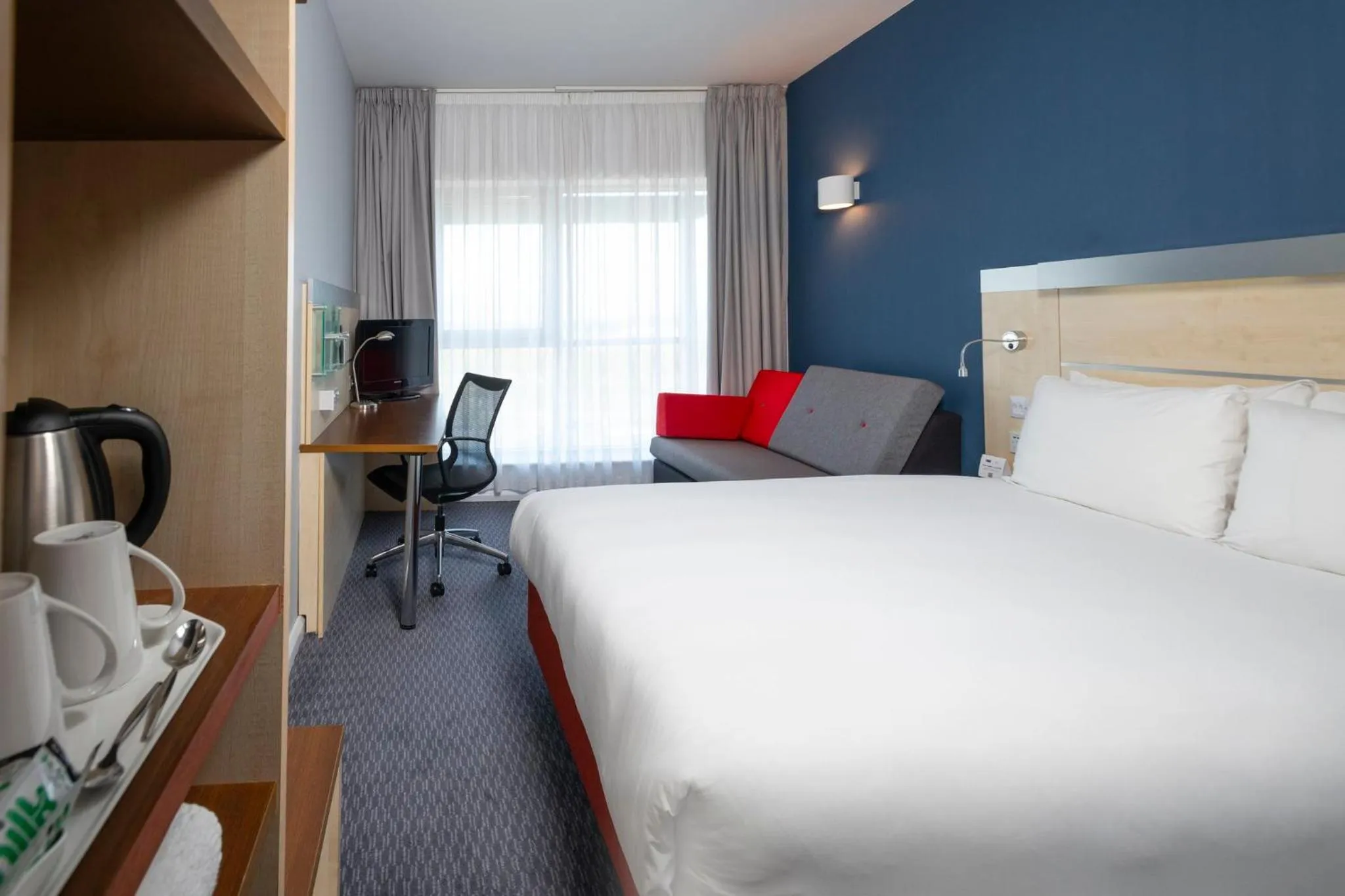 Photo of the whole room, Bed in Holiday Inn Express Swindon City Centre by IHG