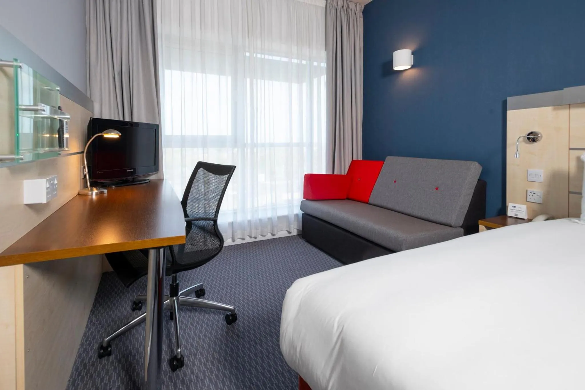 Photo of the whole room, Bed in Holiday Inn Express Swindon City Centre by IHG