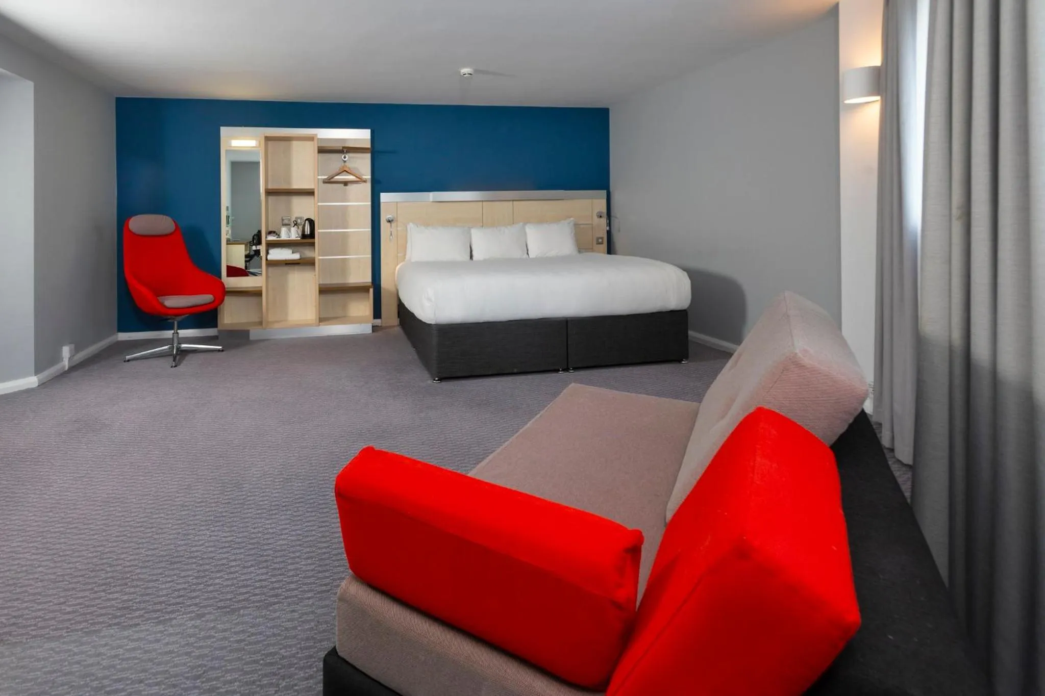 Photo of the whole room, Bed in Holiday Inn Express Swindon City Centre by IHG